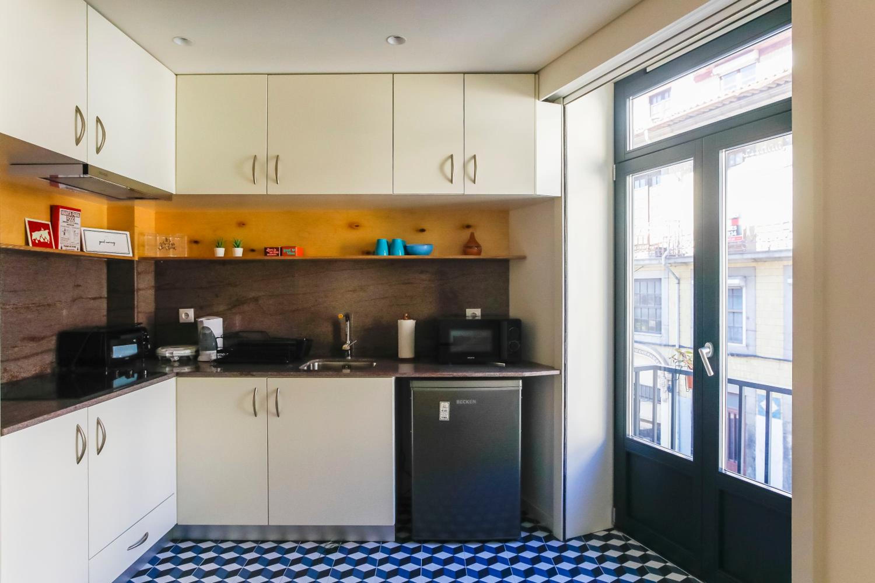 Apartment with Balcony - Photo 21