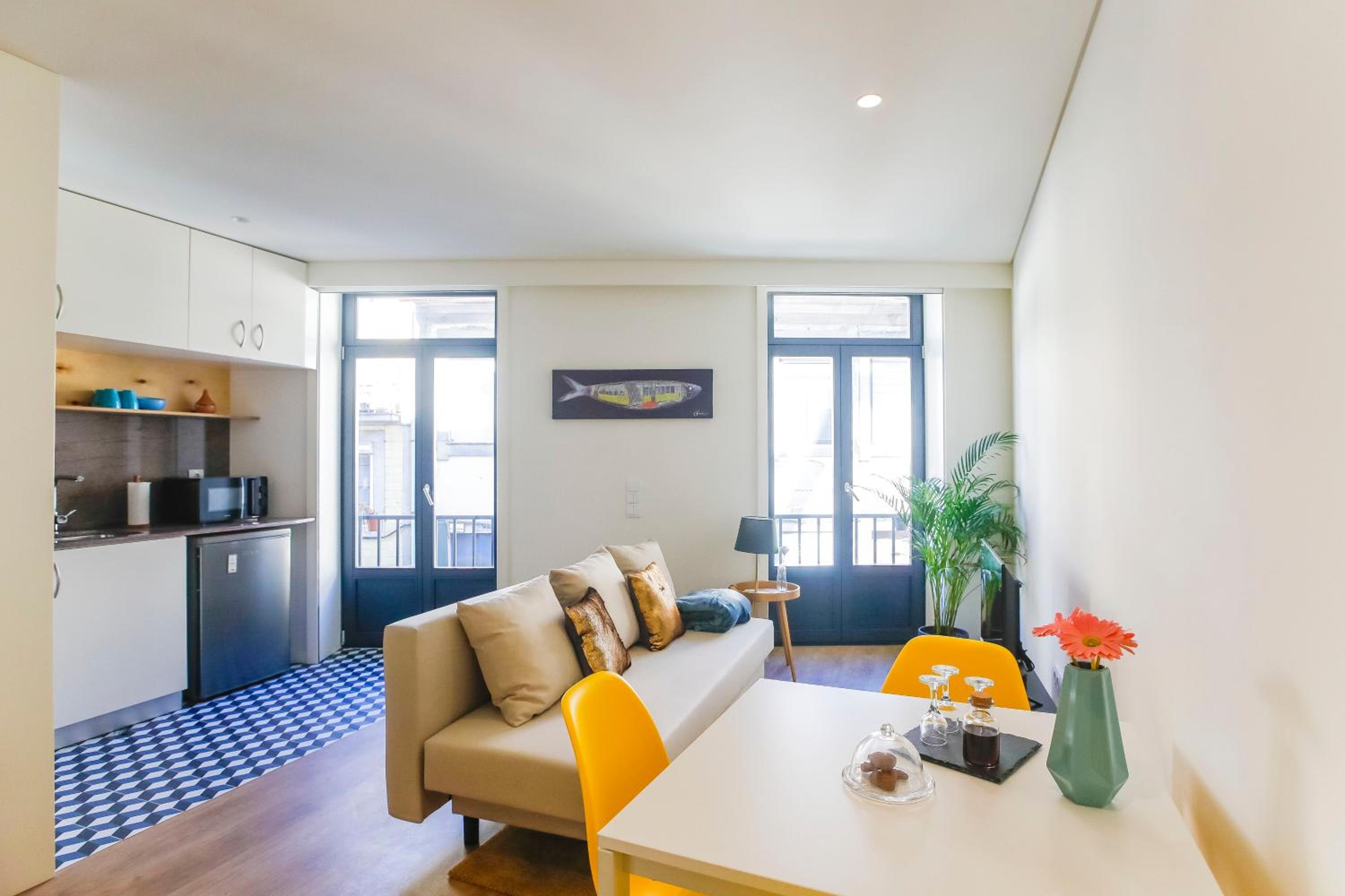 Apartment with Balcony - Photo 23