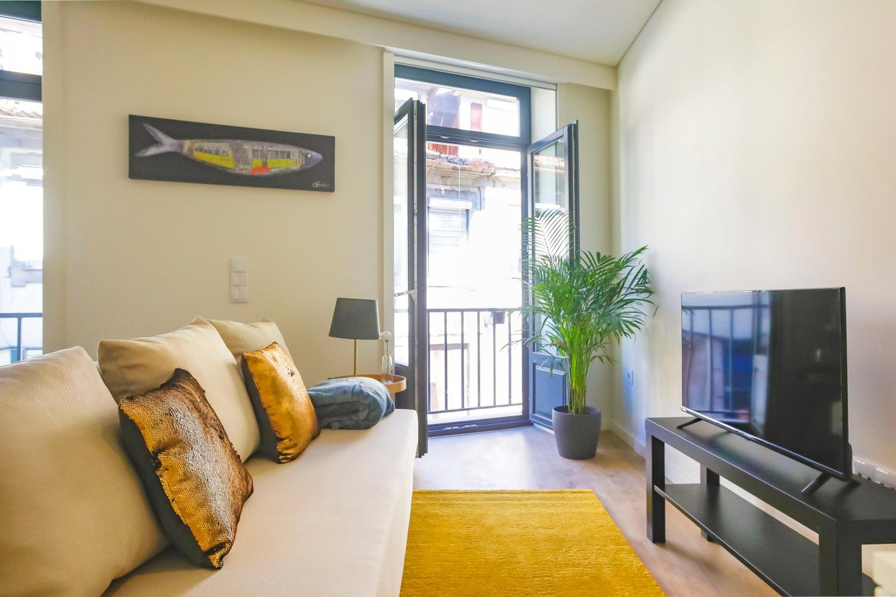 Apartment with Balcony - Photo 27