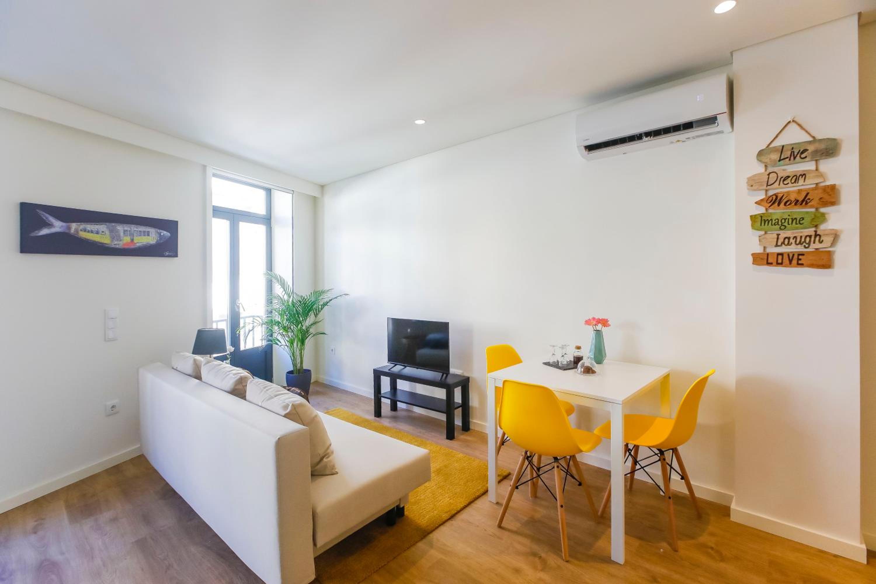 Apartment with Balcony - Photo 2