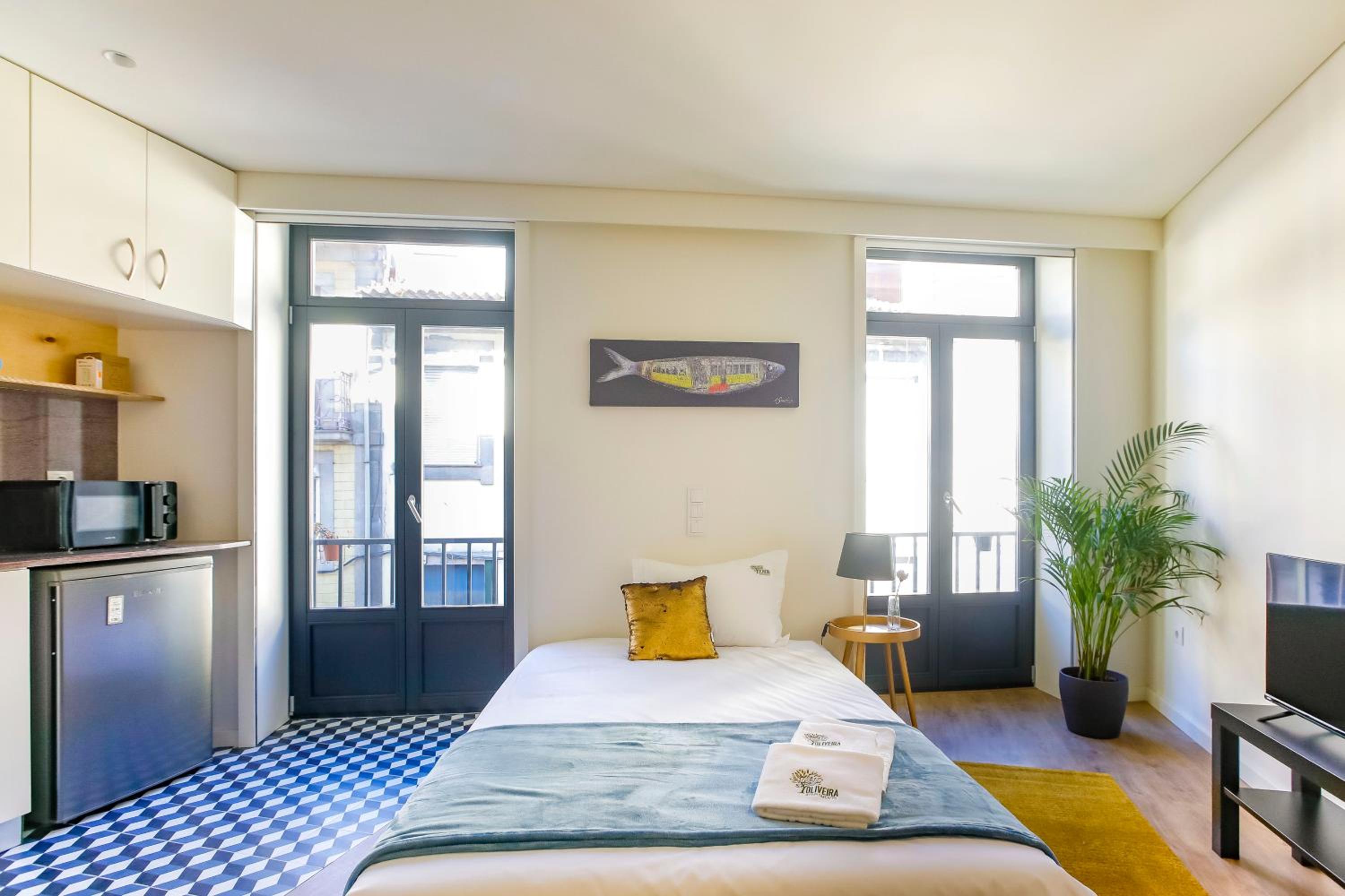 Apartment with Balcony - Photo 8