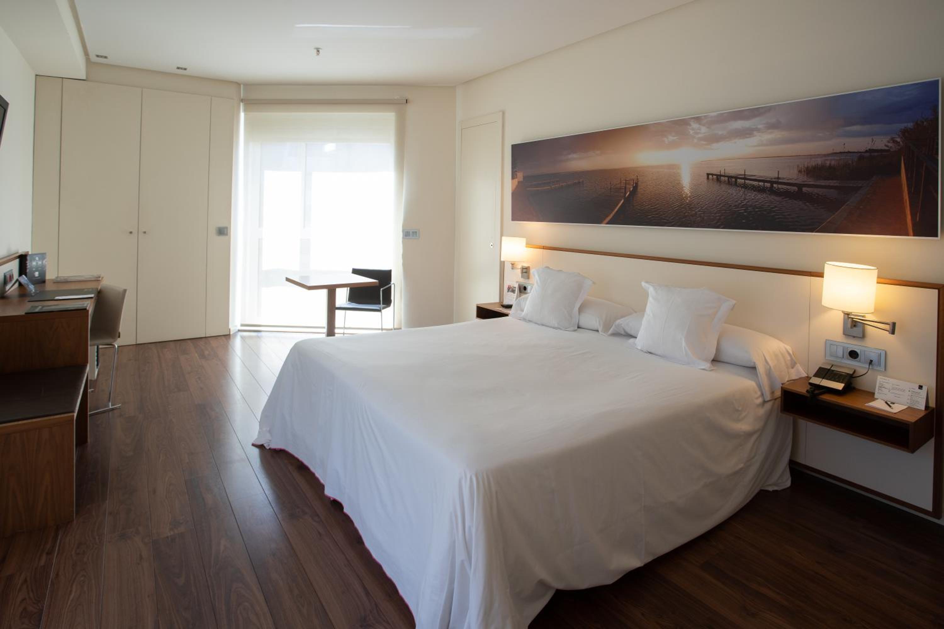 Habitación Queen con vista a la piscina