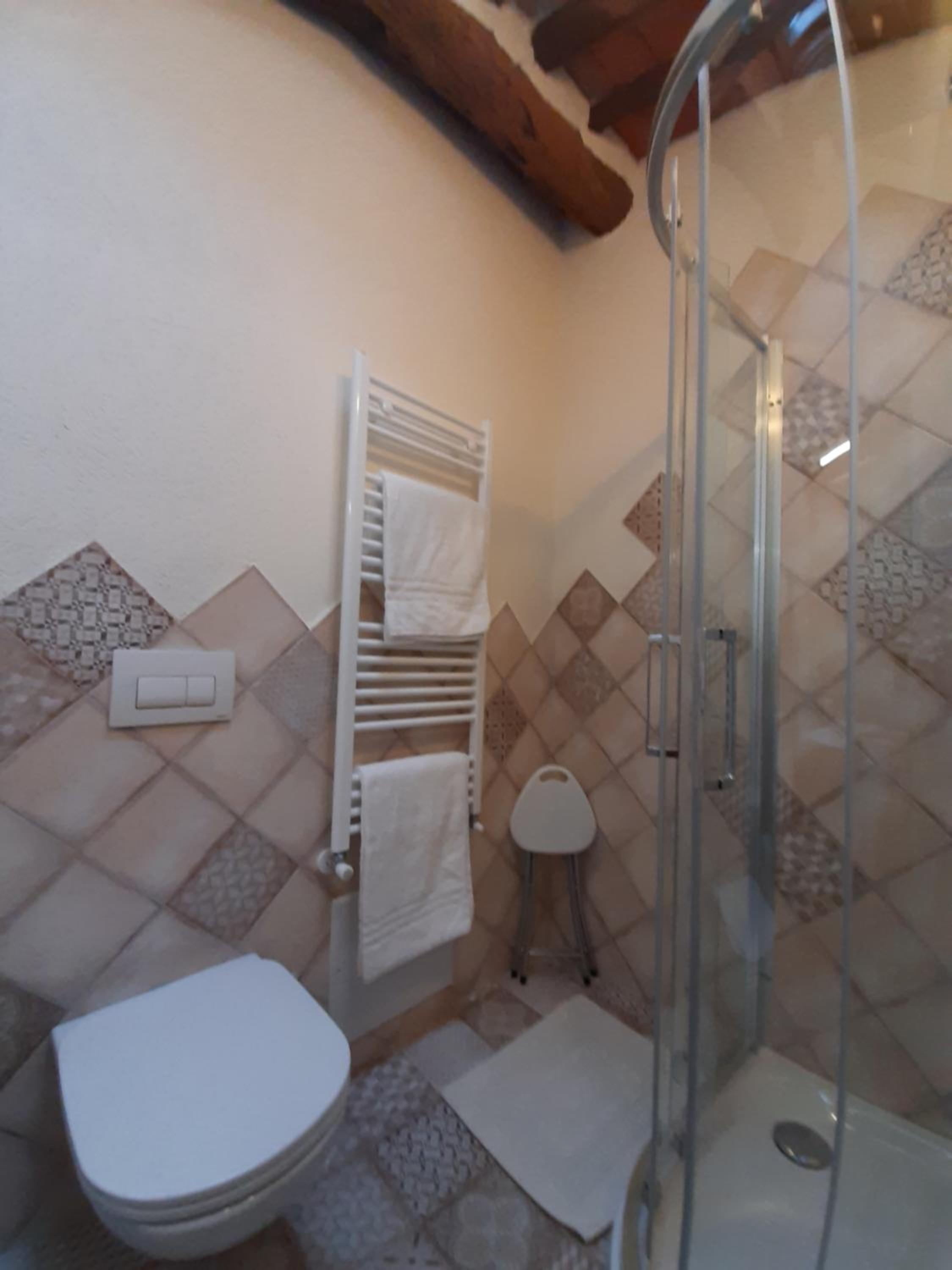 Double Room with Private Bathroom - Photo 50