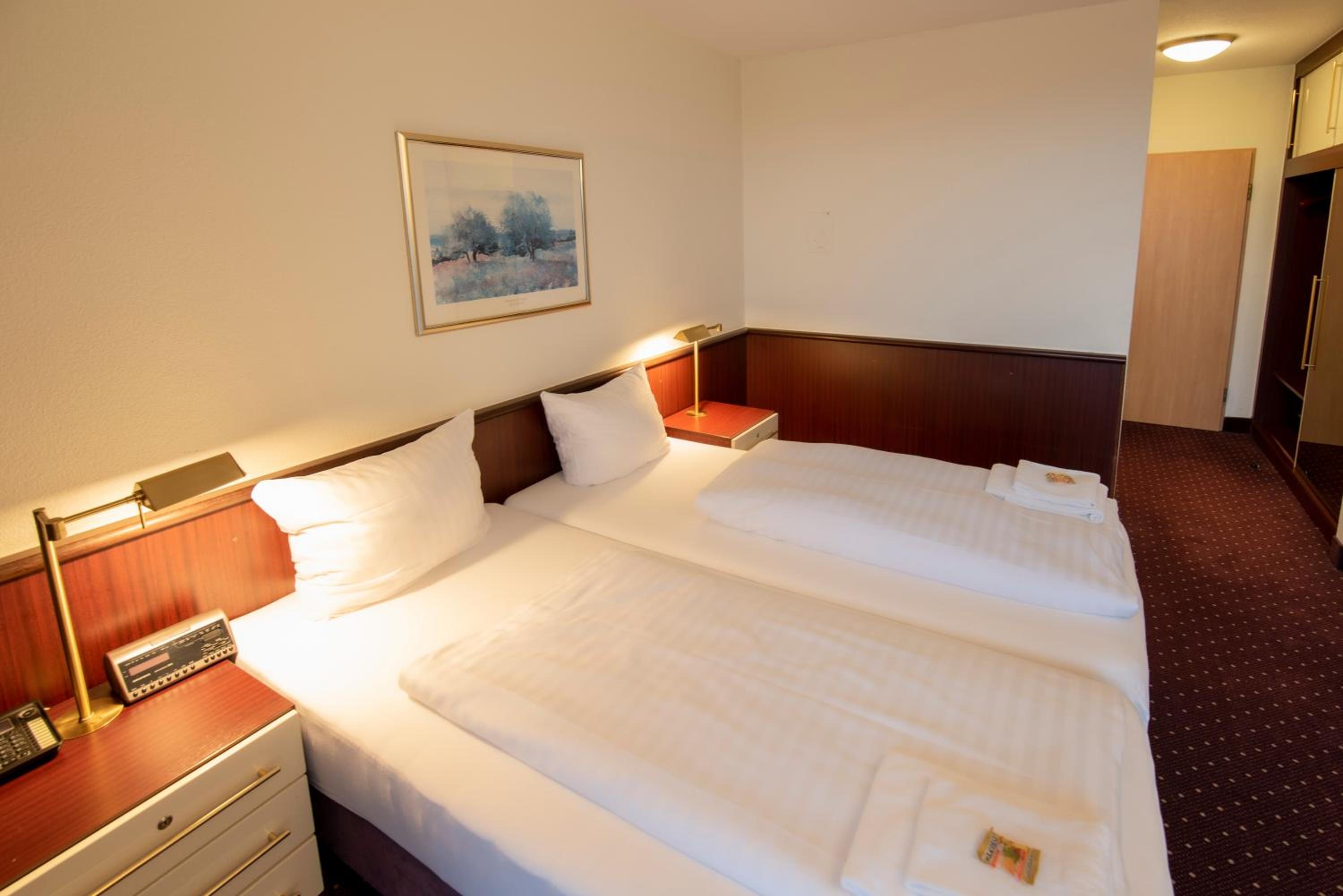 Standard Double Room - Photo 3