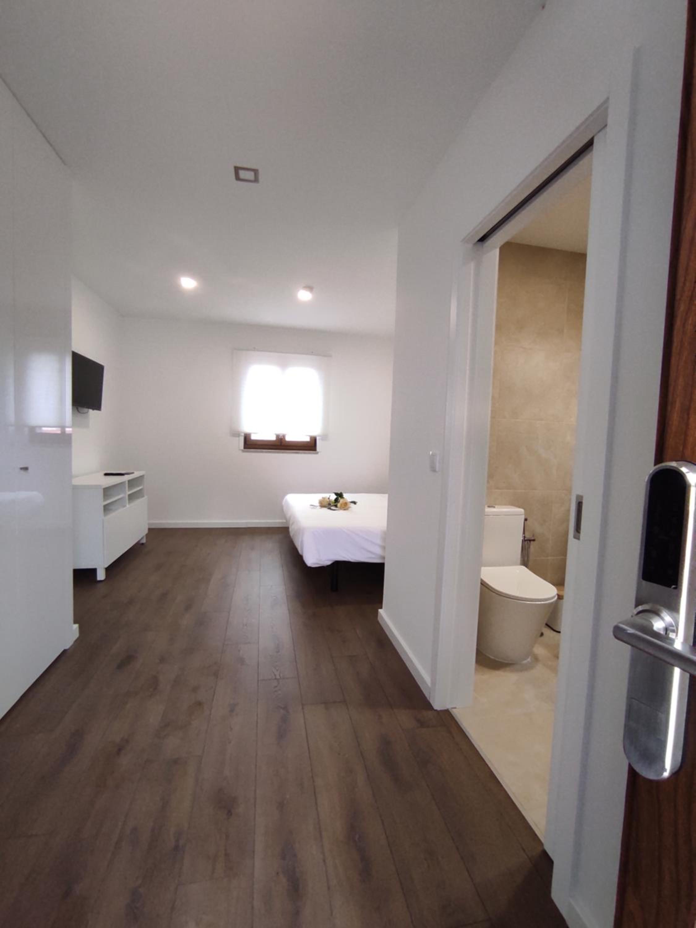 Deluxe Double Room with Balcony photo 3