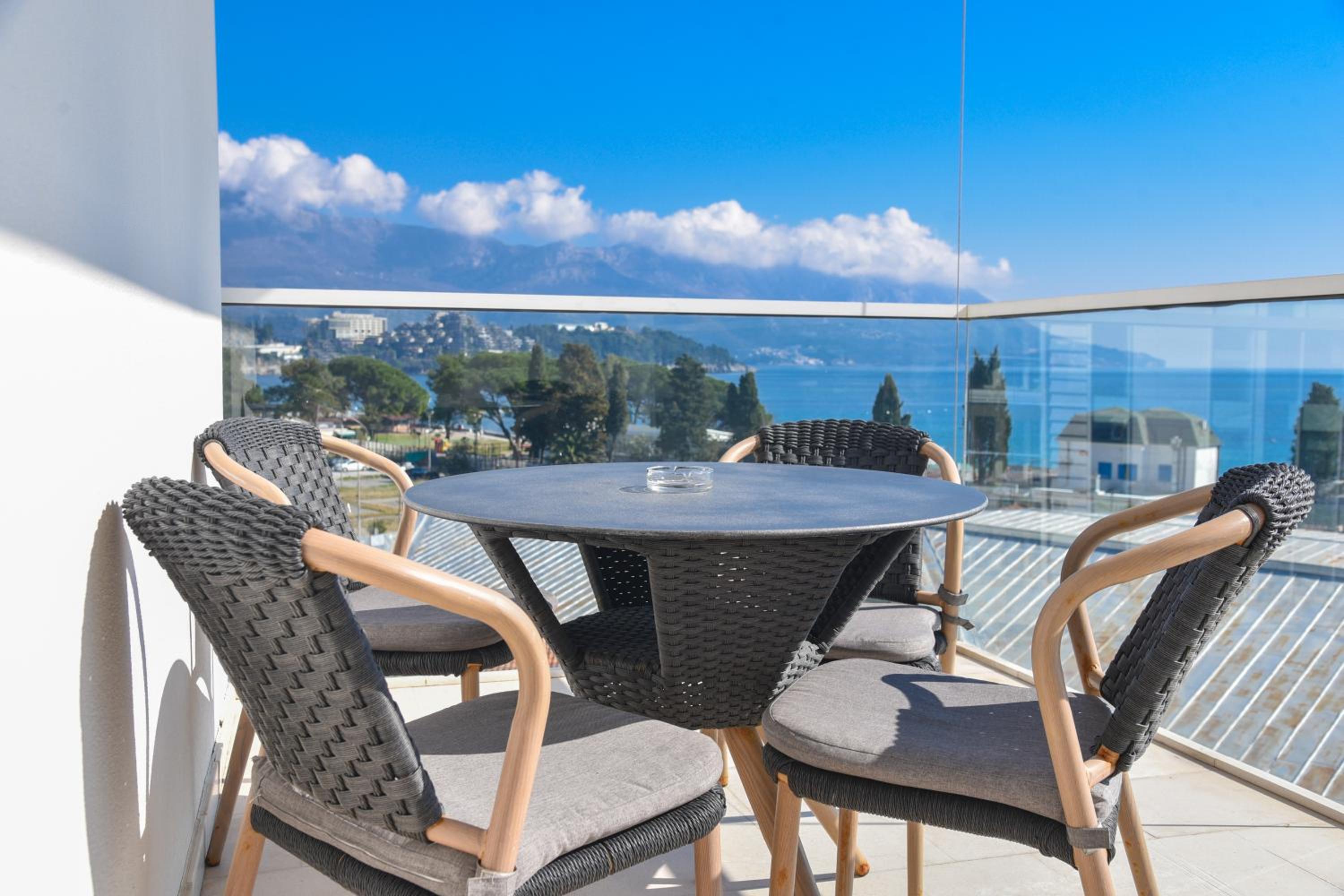 Superior Suite with Sea View - Photo 4