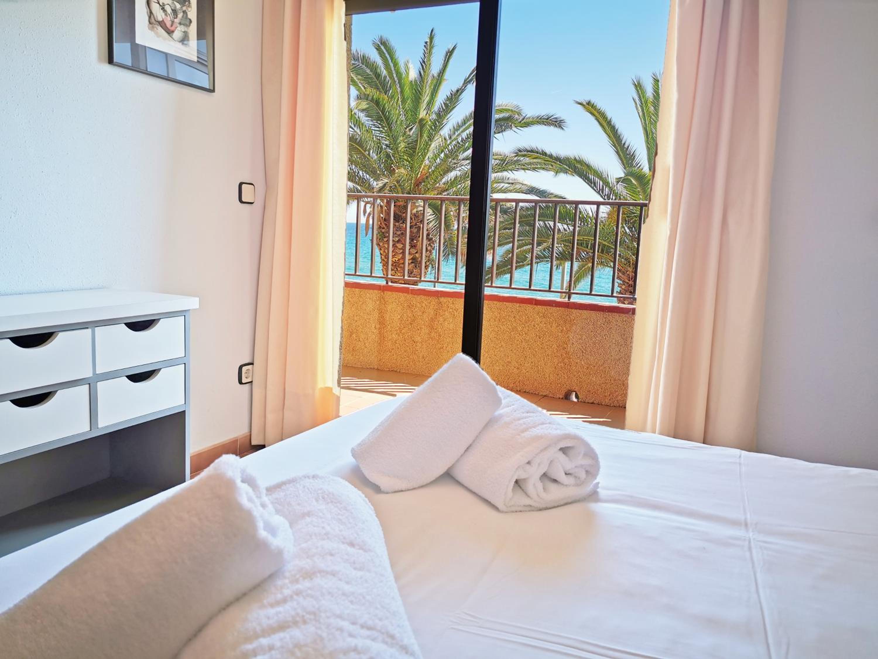 Three-Bedroom Apartment with Sea View photo 2