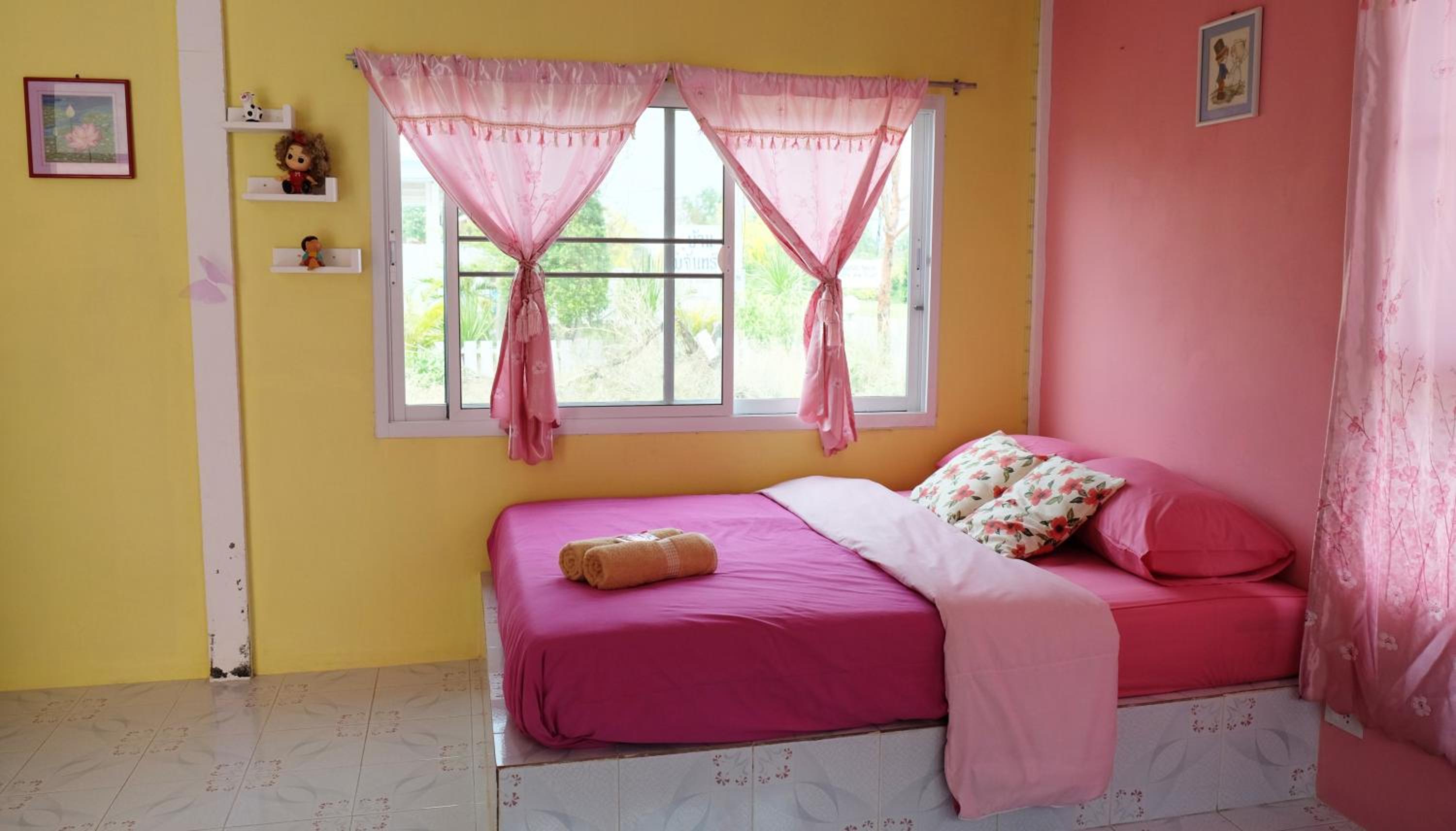 One-Bedroom Bungalow - Photo 3
