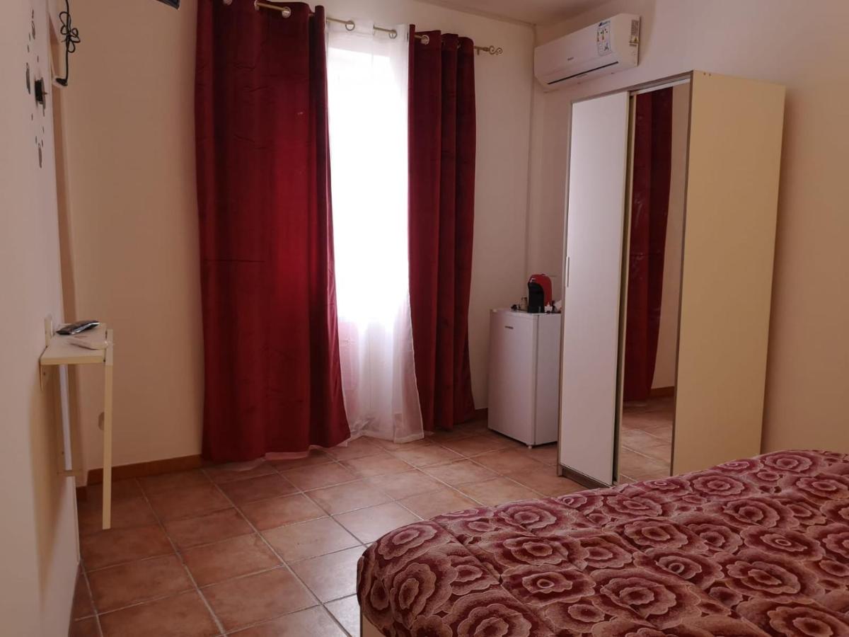 Double Room - Photo 5