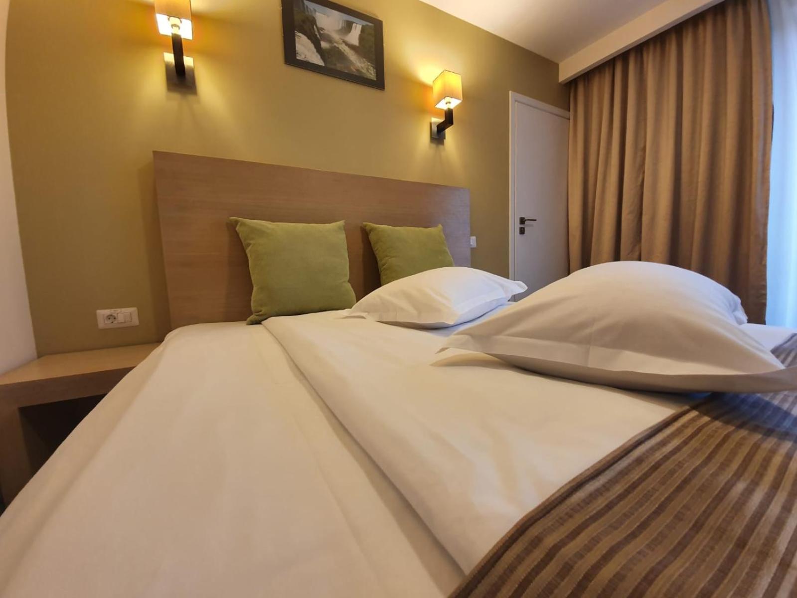 Twin Room 4**** - Photo 10