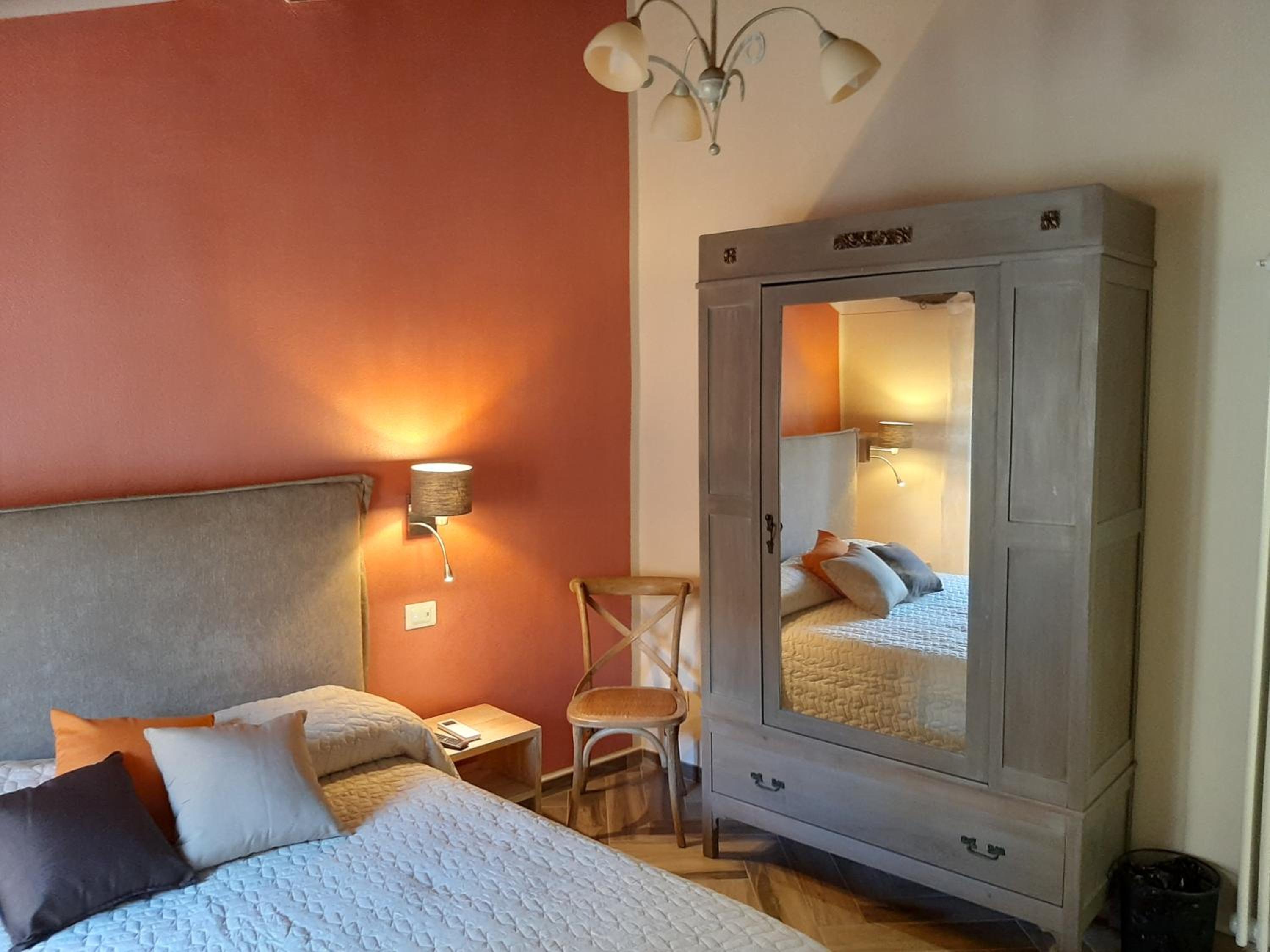 Double Room with Private Bathroom - Photo 3
