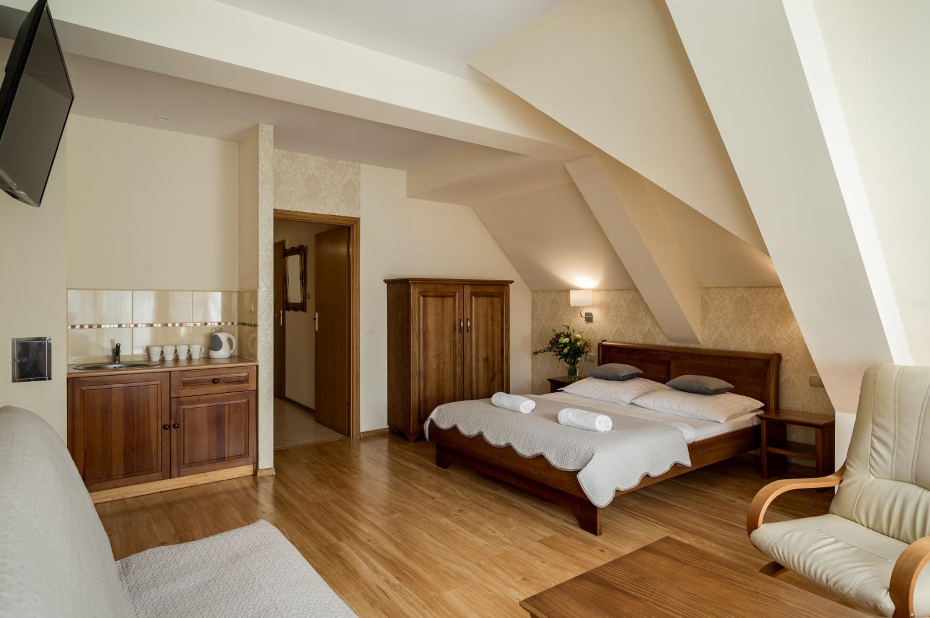 Studio Apartment - Photo 4