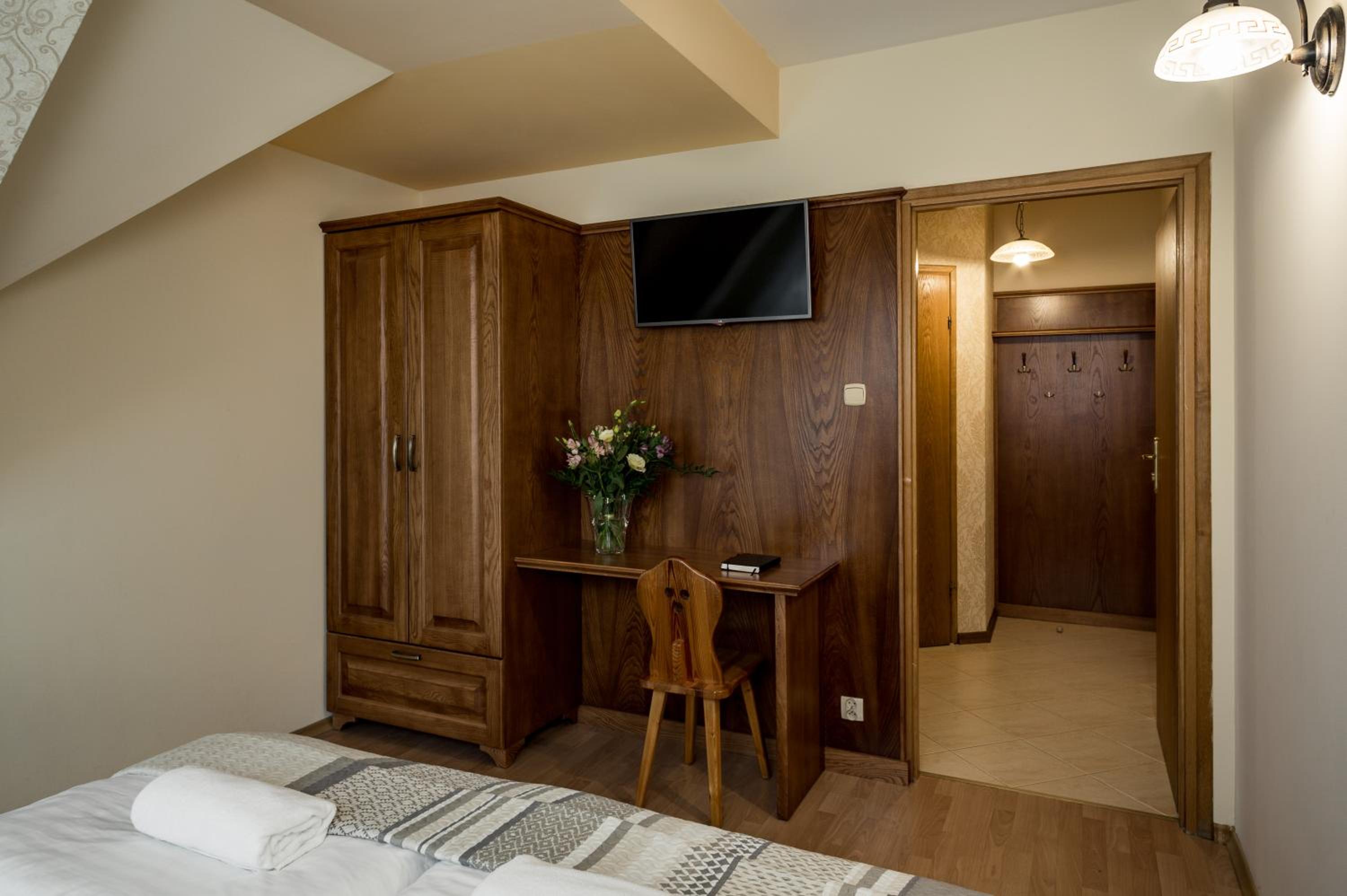 Studio Apartment - Photo 2