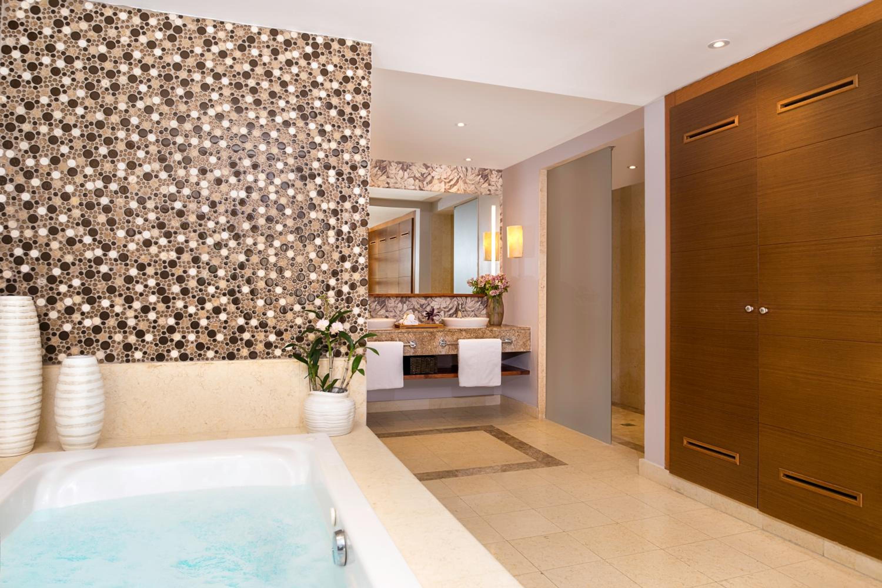 Preferred Club Master Suite Ocean Front