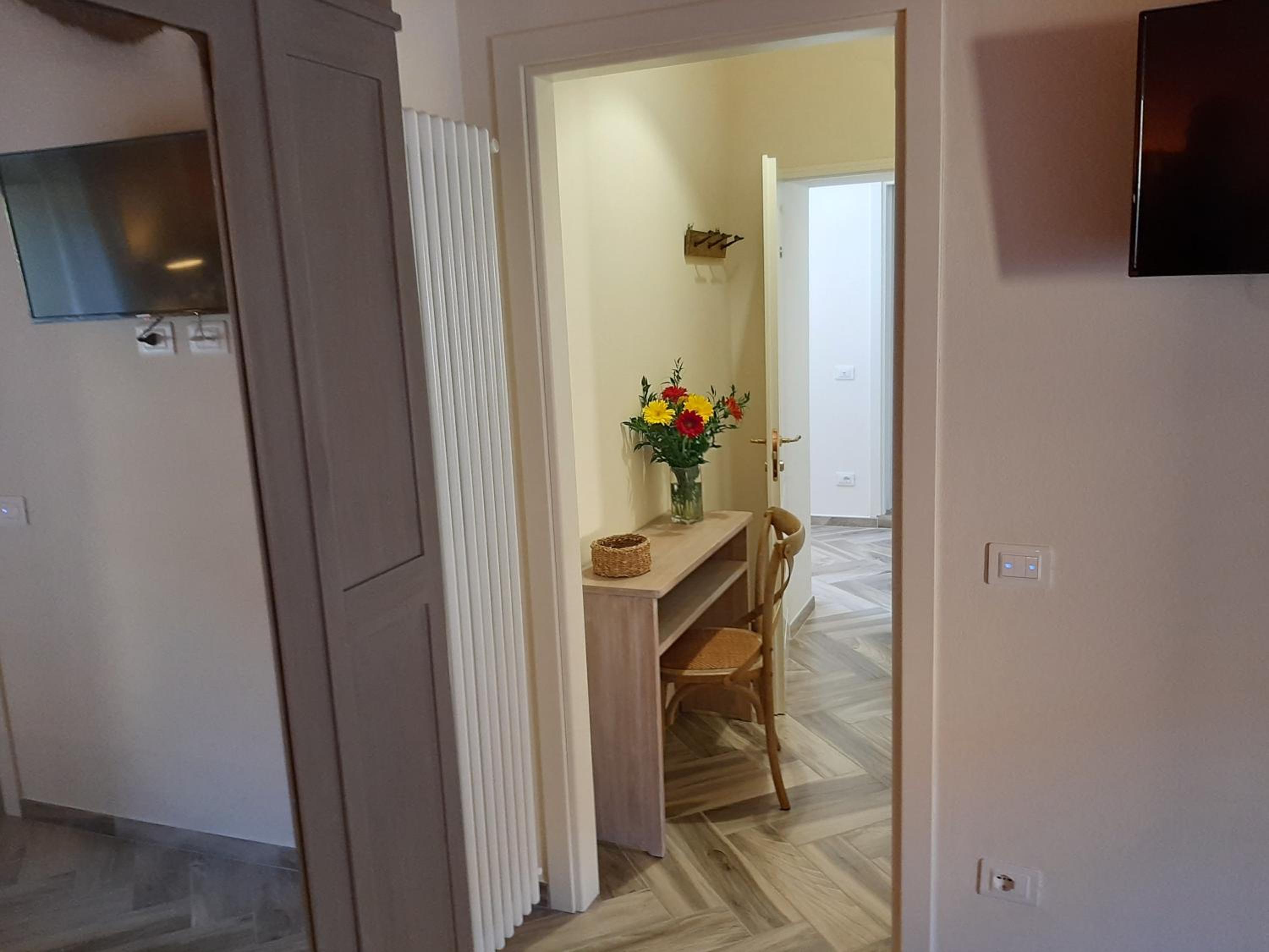 Double Room with Private Bathroom - Photo 45