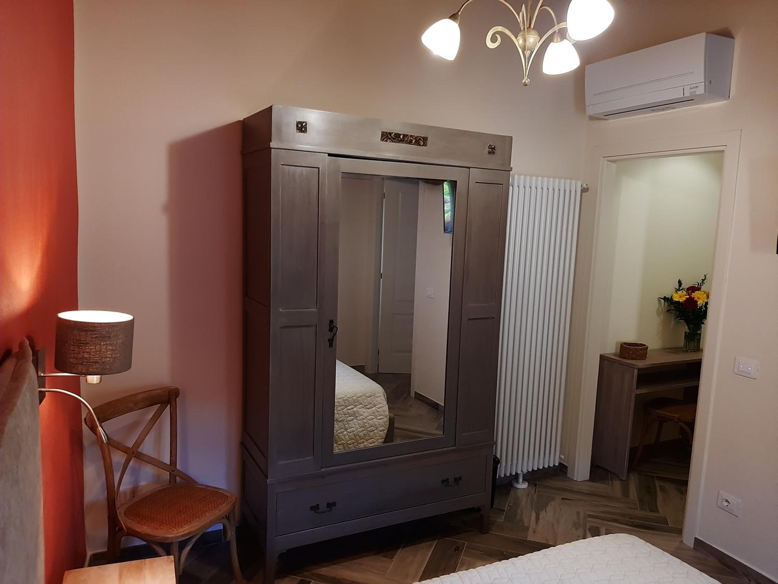 Double Room with Private Bathroom - Photo 25