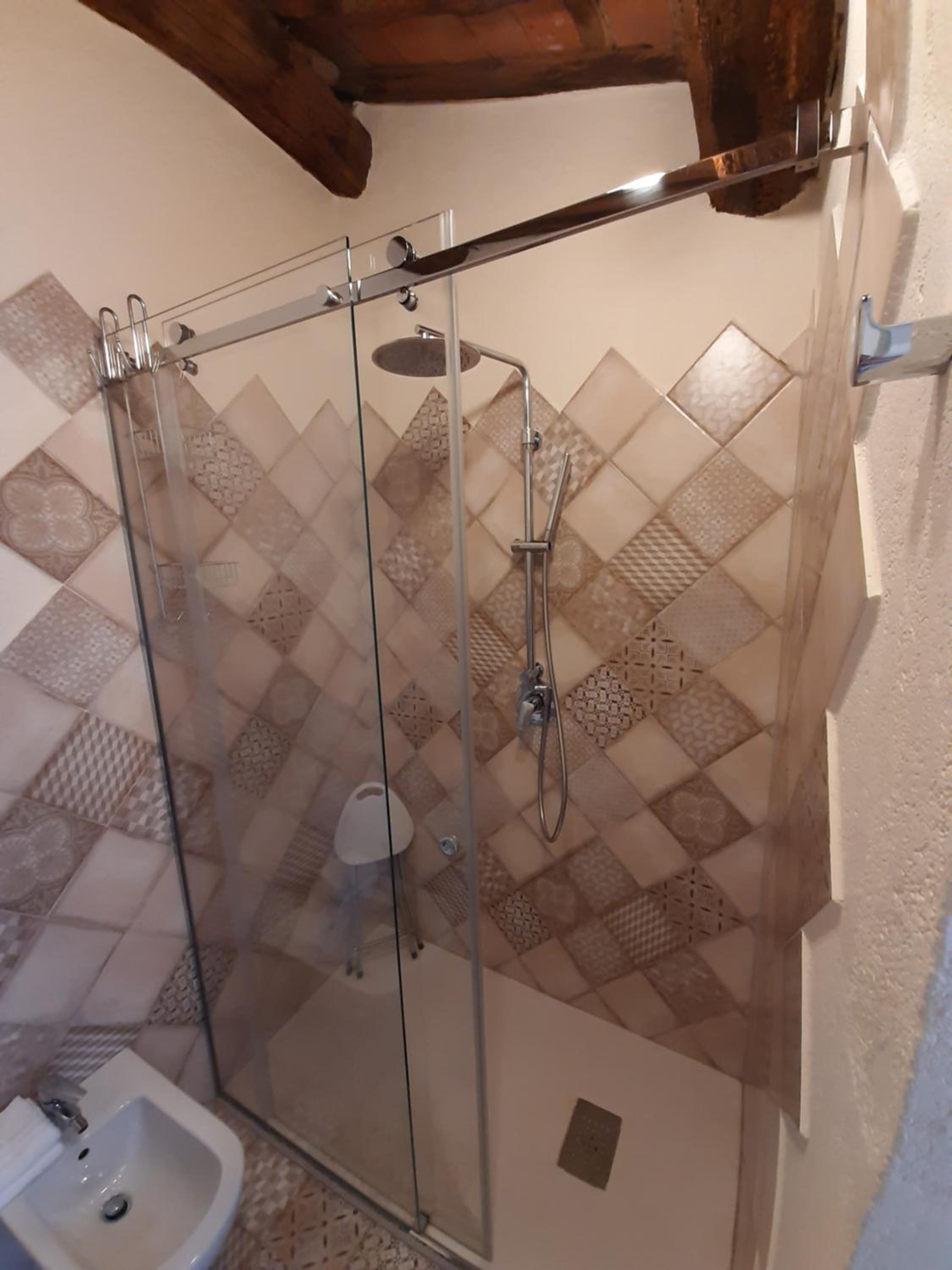 Double Room with Private Bathroom - Photo 23