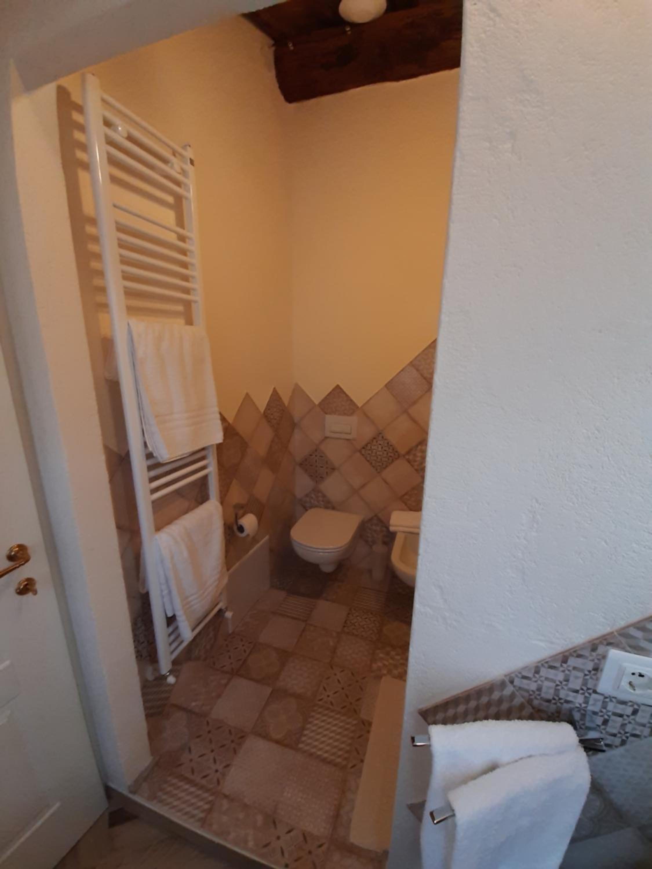 Double Room with Private Bathroom - Photo 30