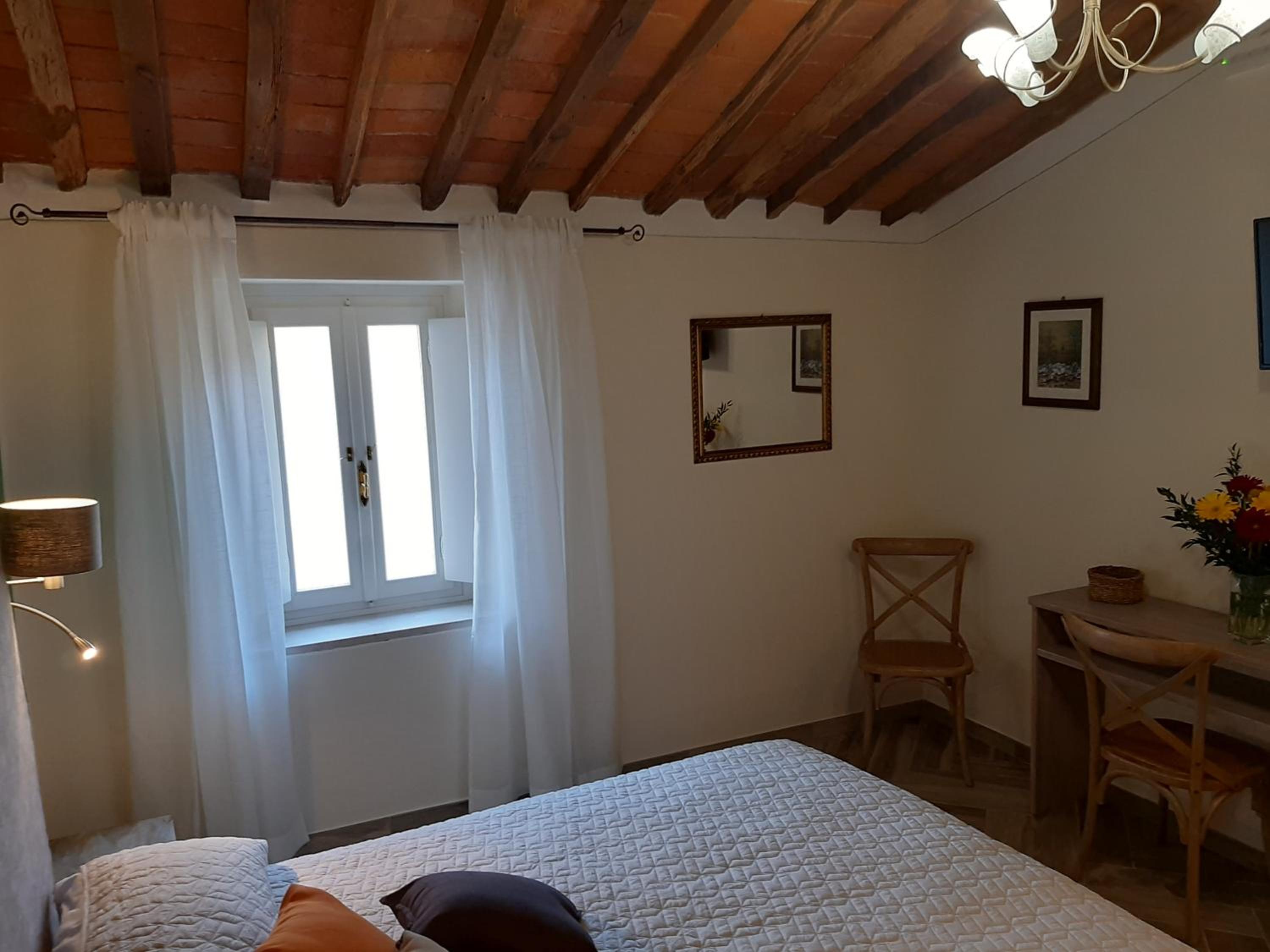 Double Room with Private Bathroom - Photo 16