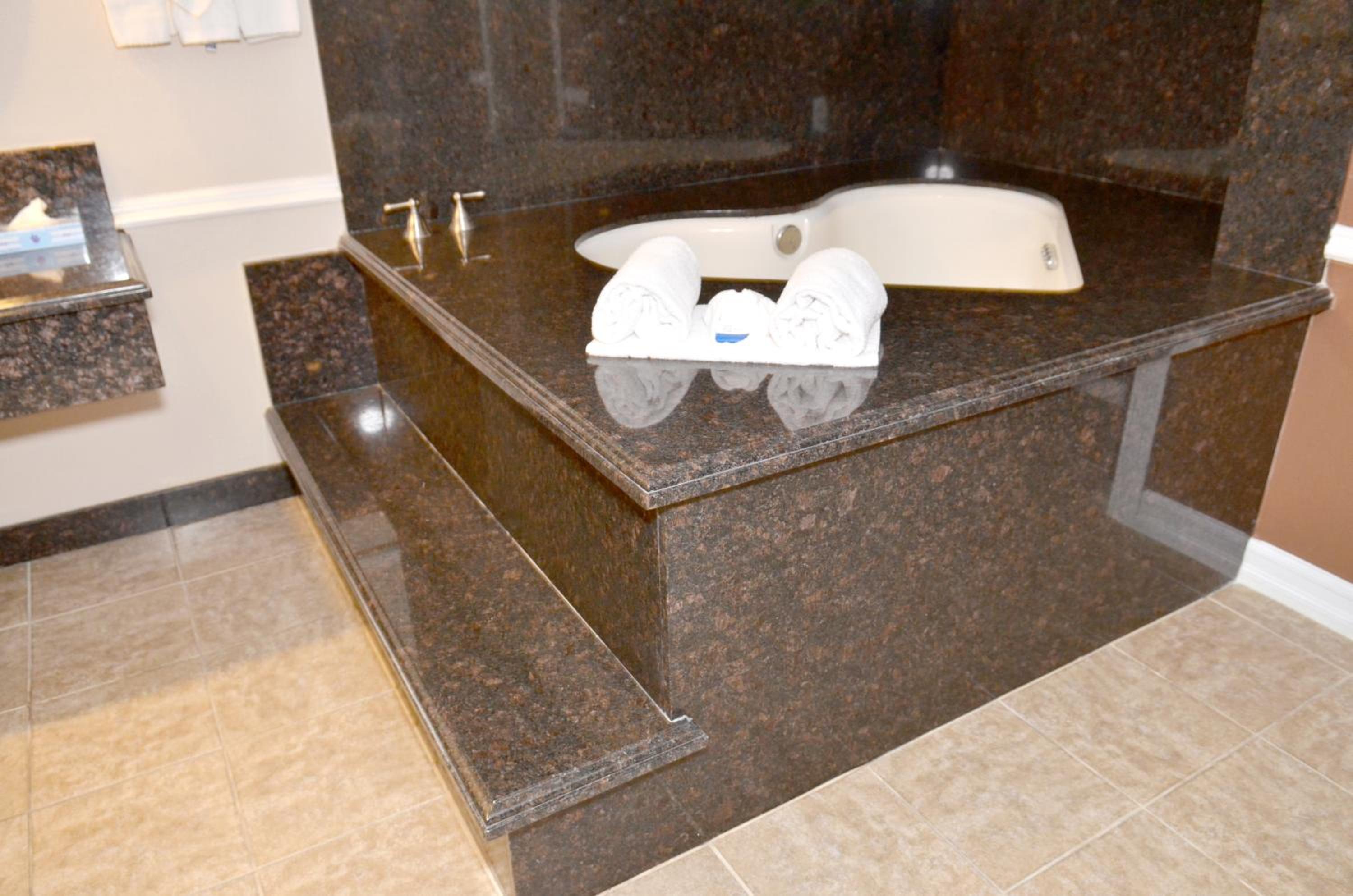 King Room with Spa Bath - Photo 2