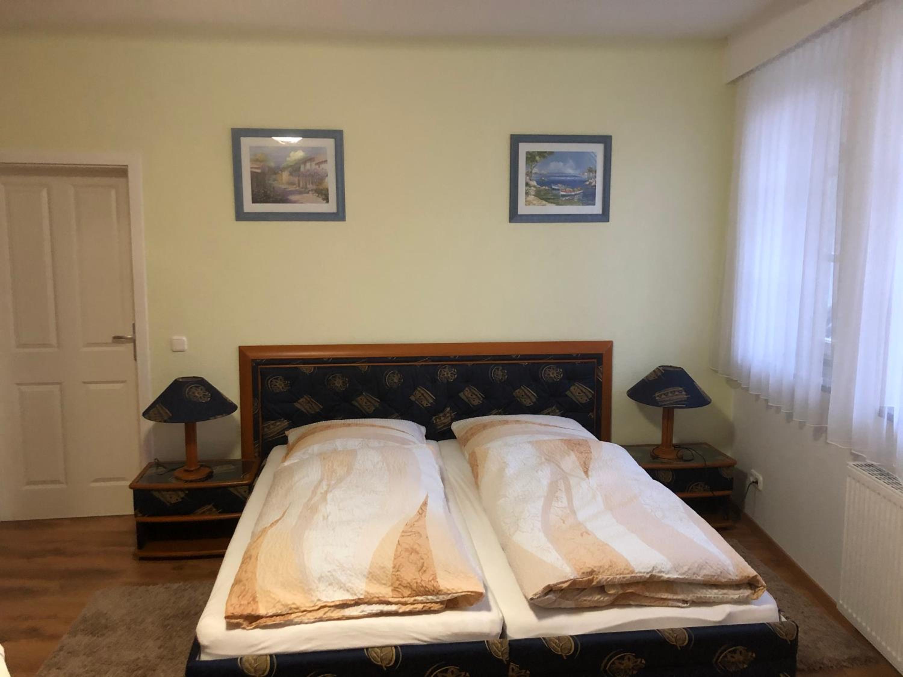 Deluxe Room (2 Adults + 1 Child) - Photo 1