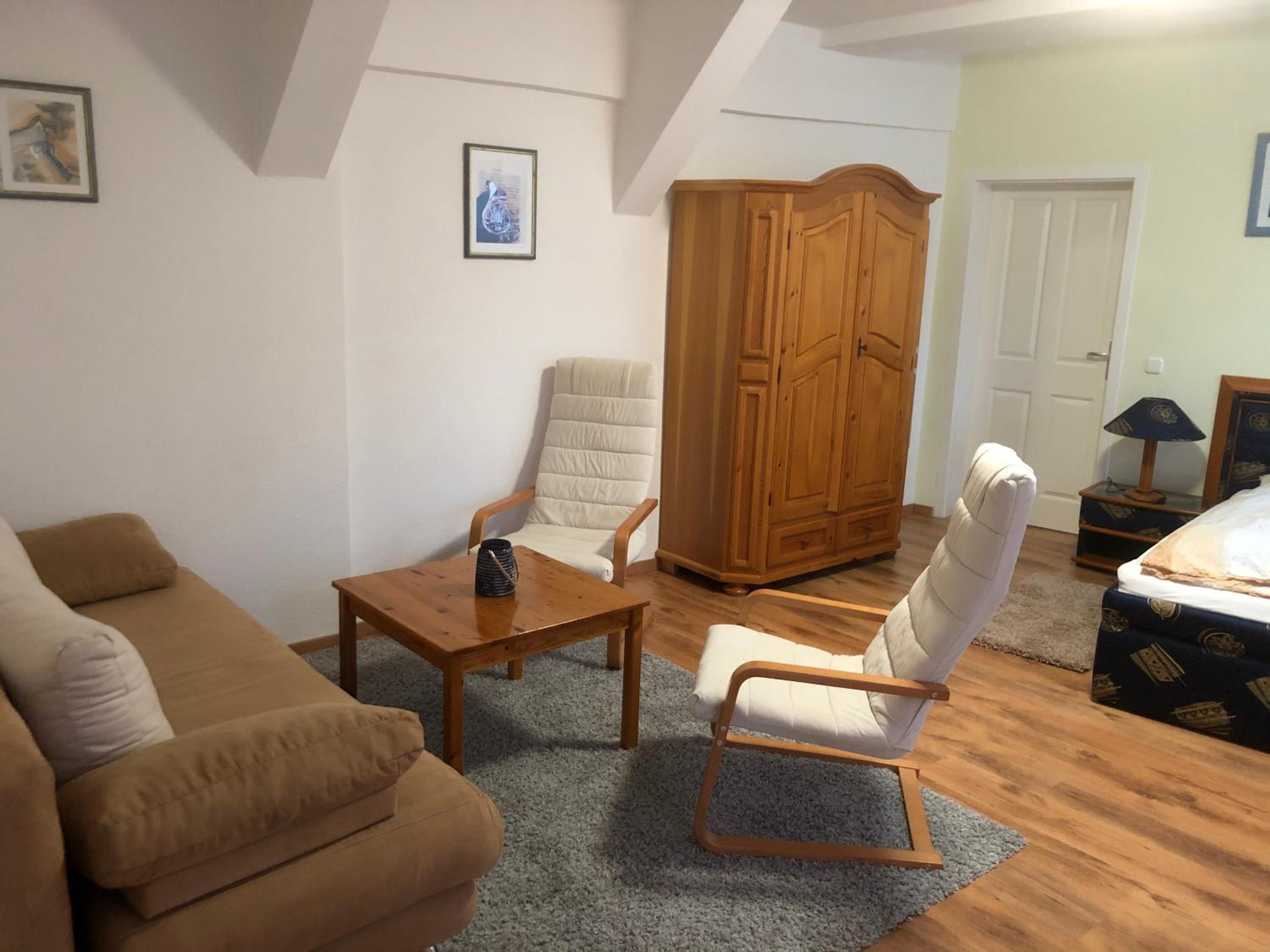Deluxe Room (2 Adults + 1 Child) - Photo 2