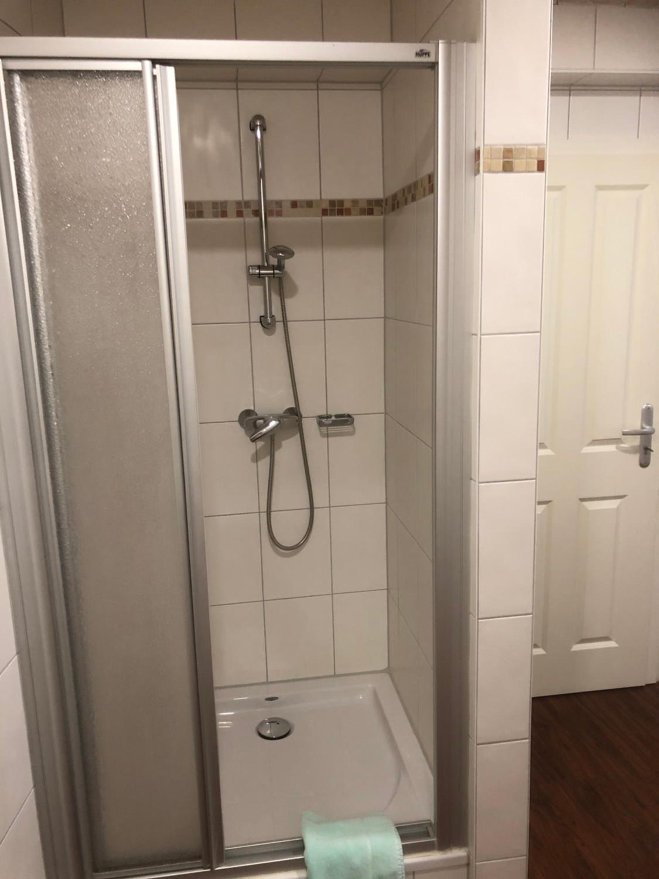 Deluxe Room (2 Adults + 1 Child) - Photo 4