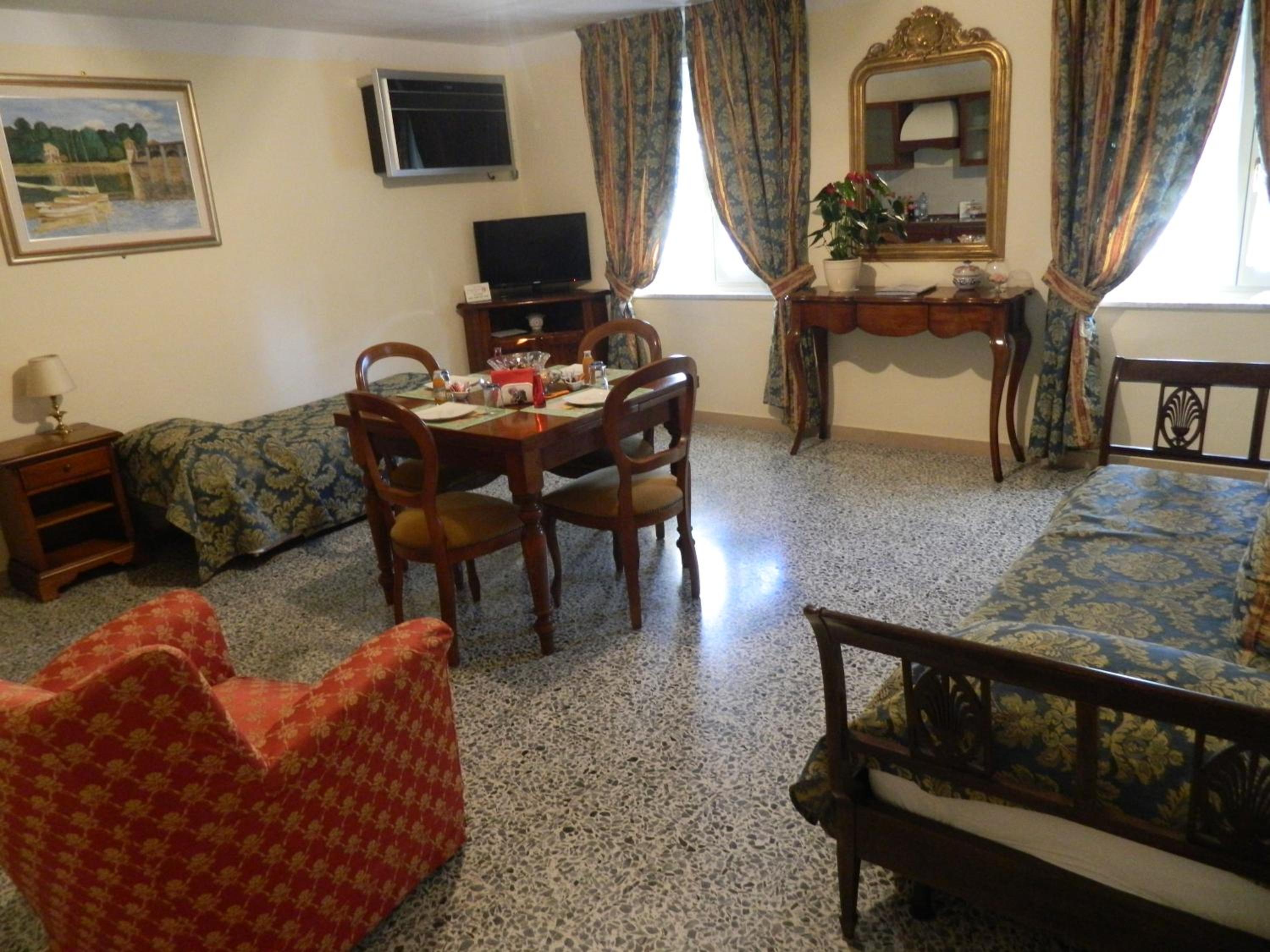 One-Bedroom Apartment