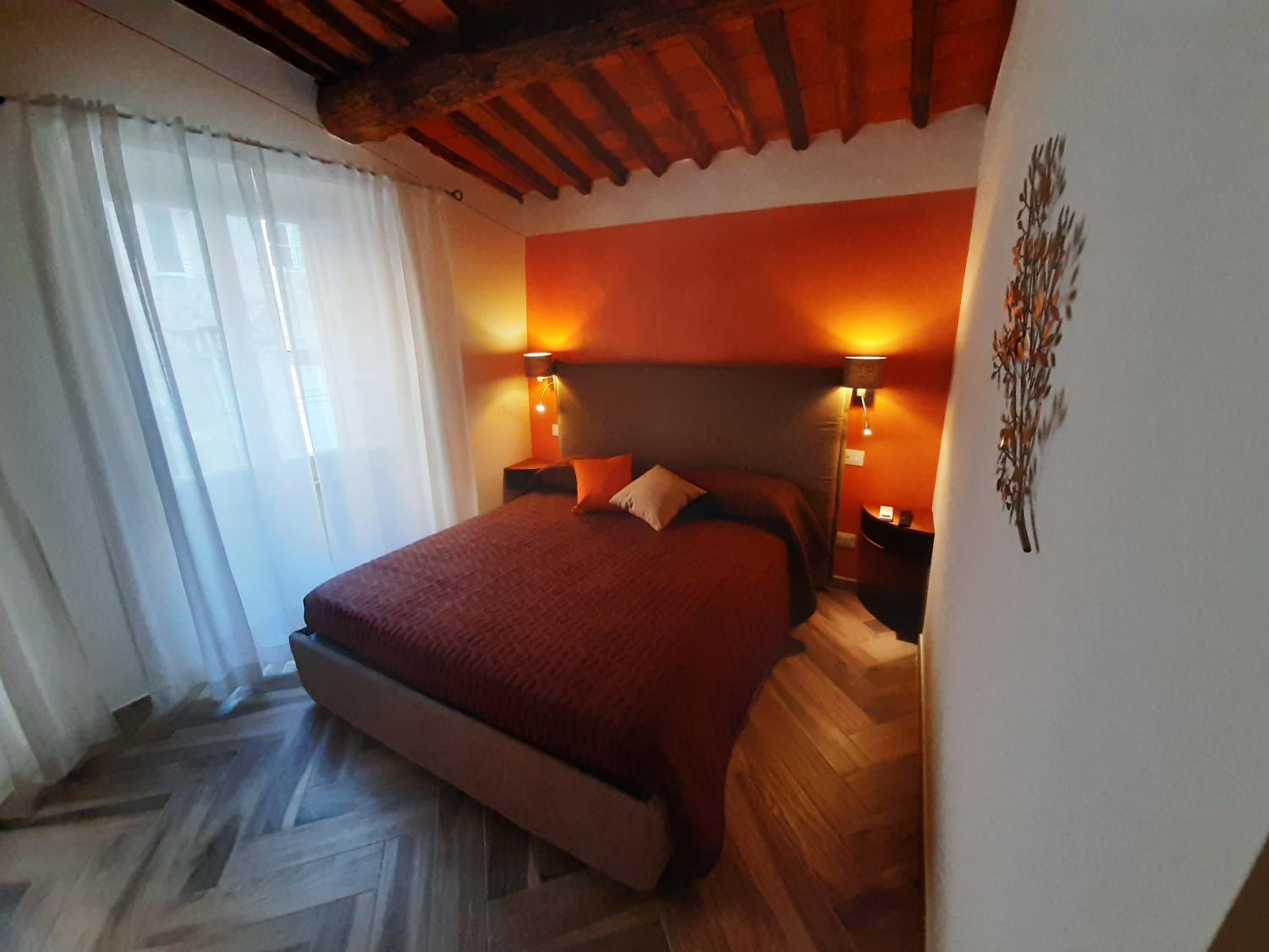 Double Room with Private Bathroom - Photo 10