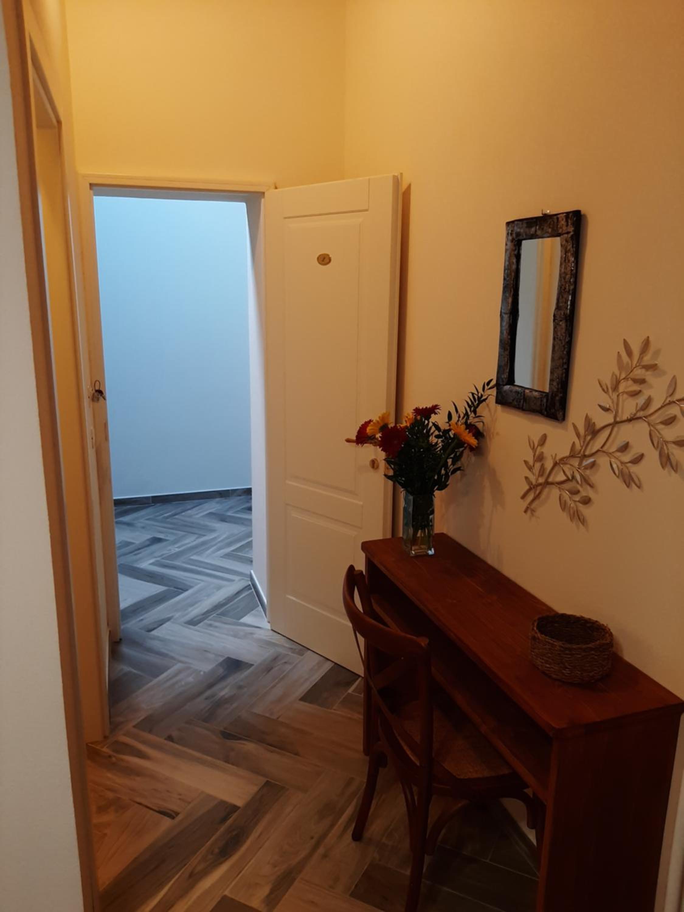 Double Room with Private Bathroom - Photo 28