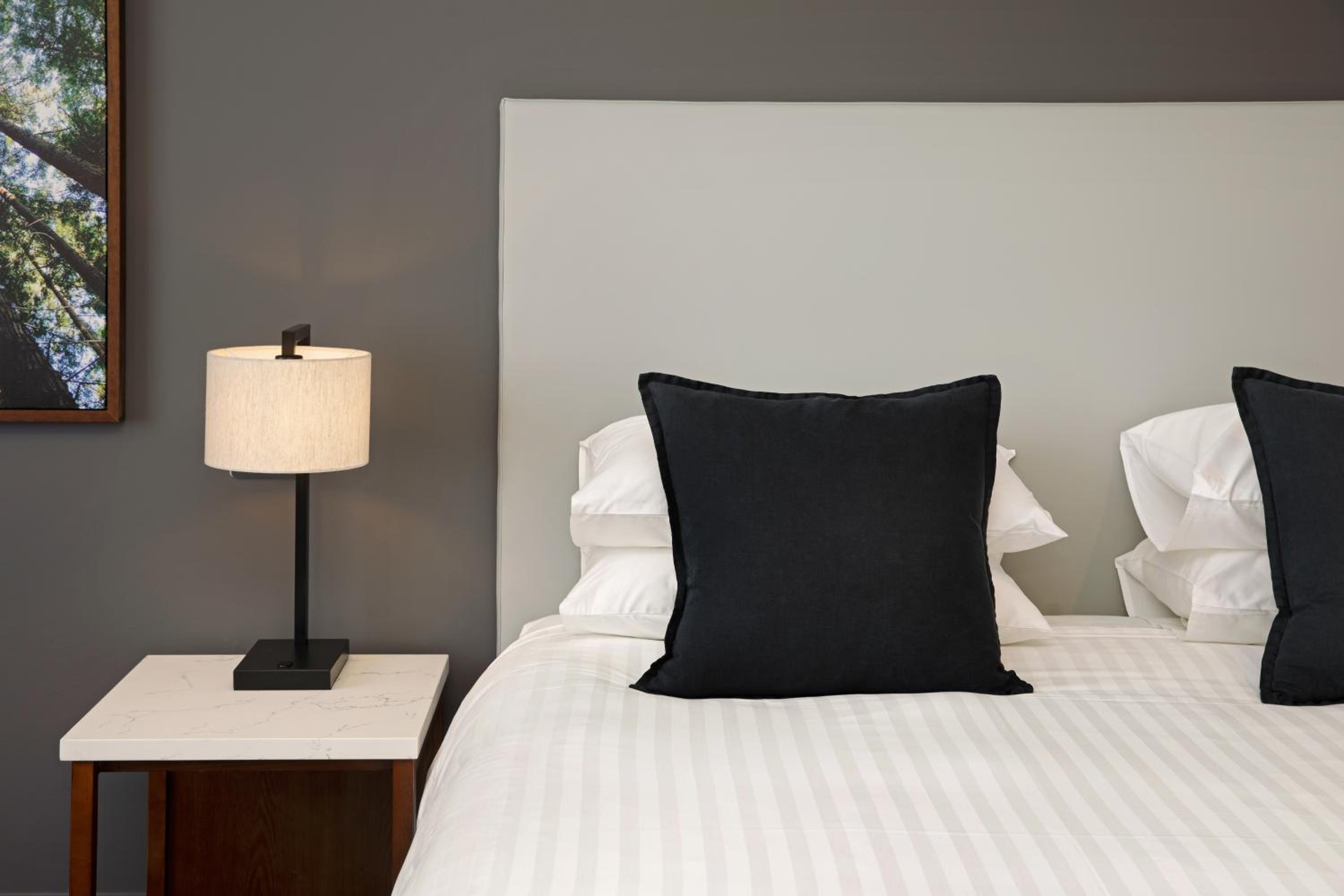 Standard King Room - Photo 6