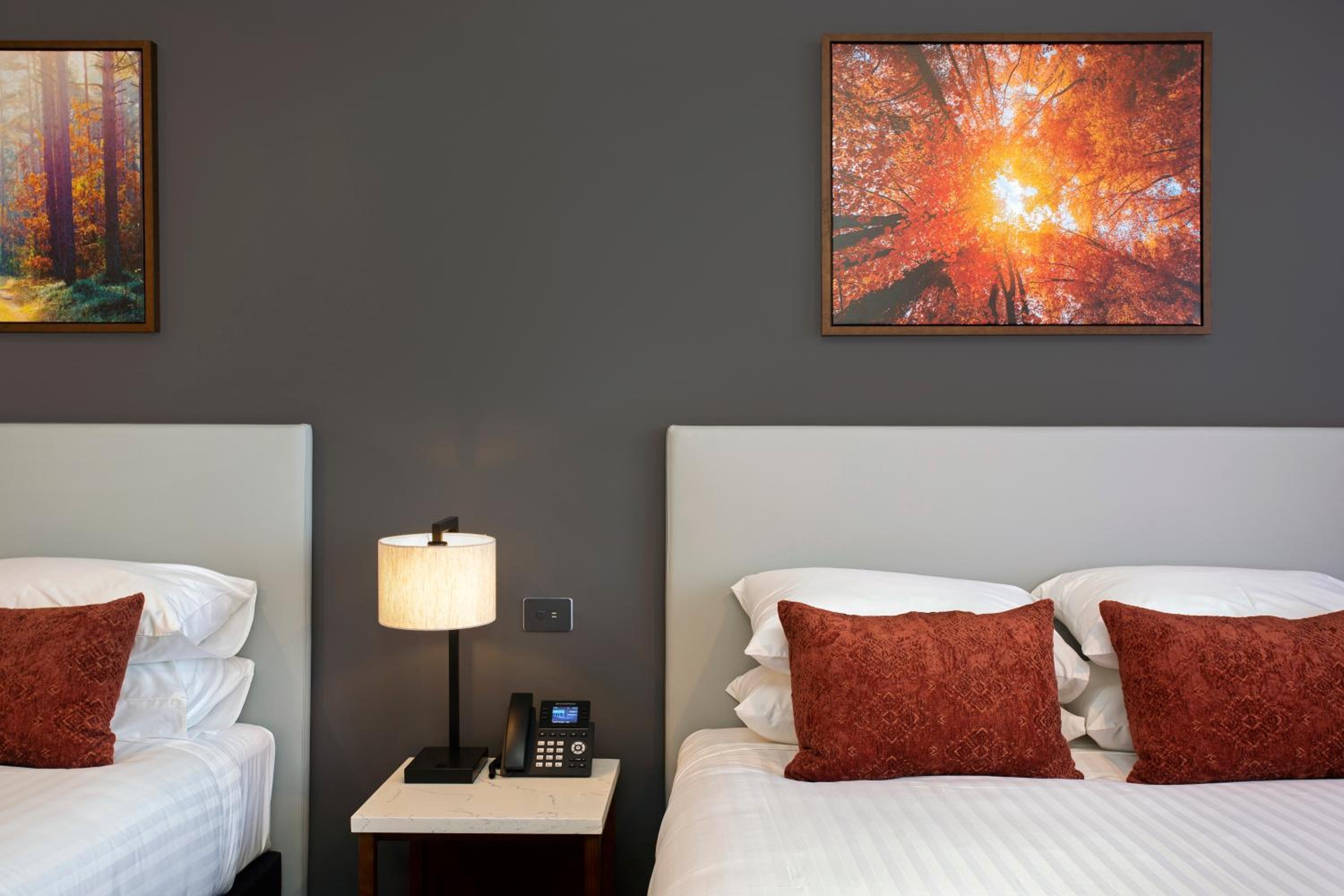 Standard Room with 2 Queen Beds - Photo 2
