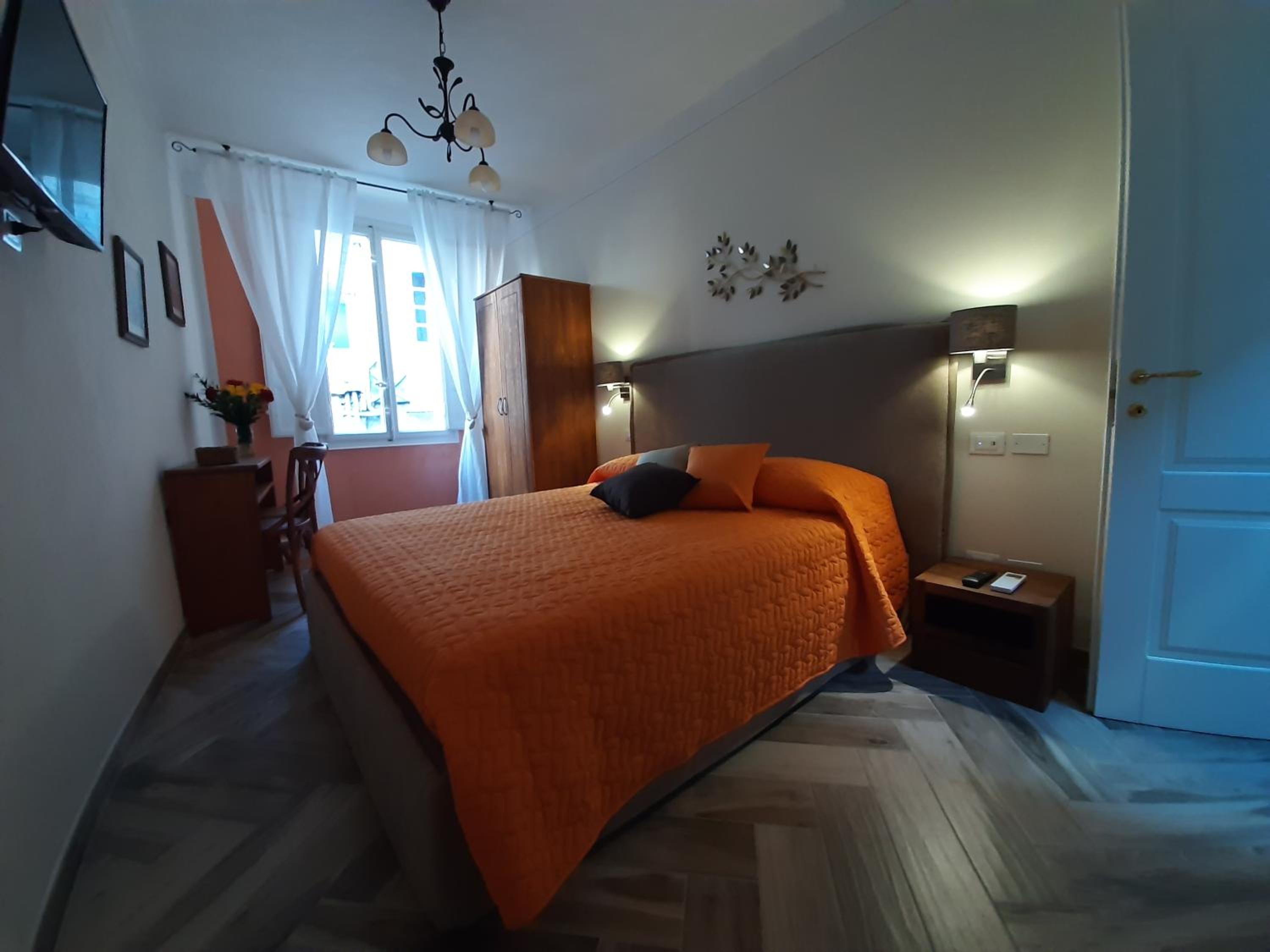 Double Room with Private Bathroom - Photo 4