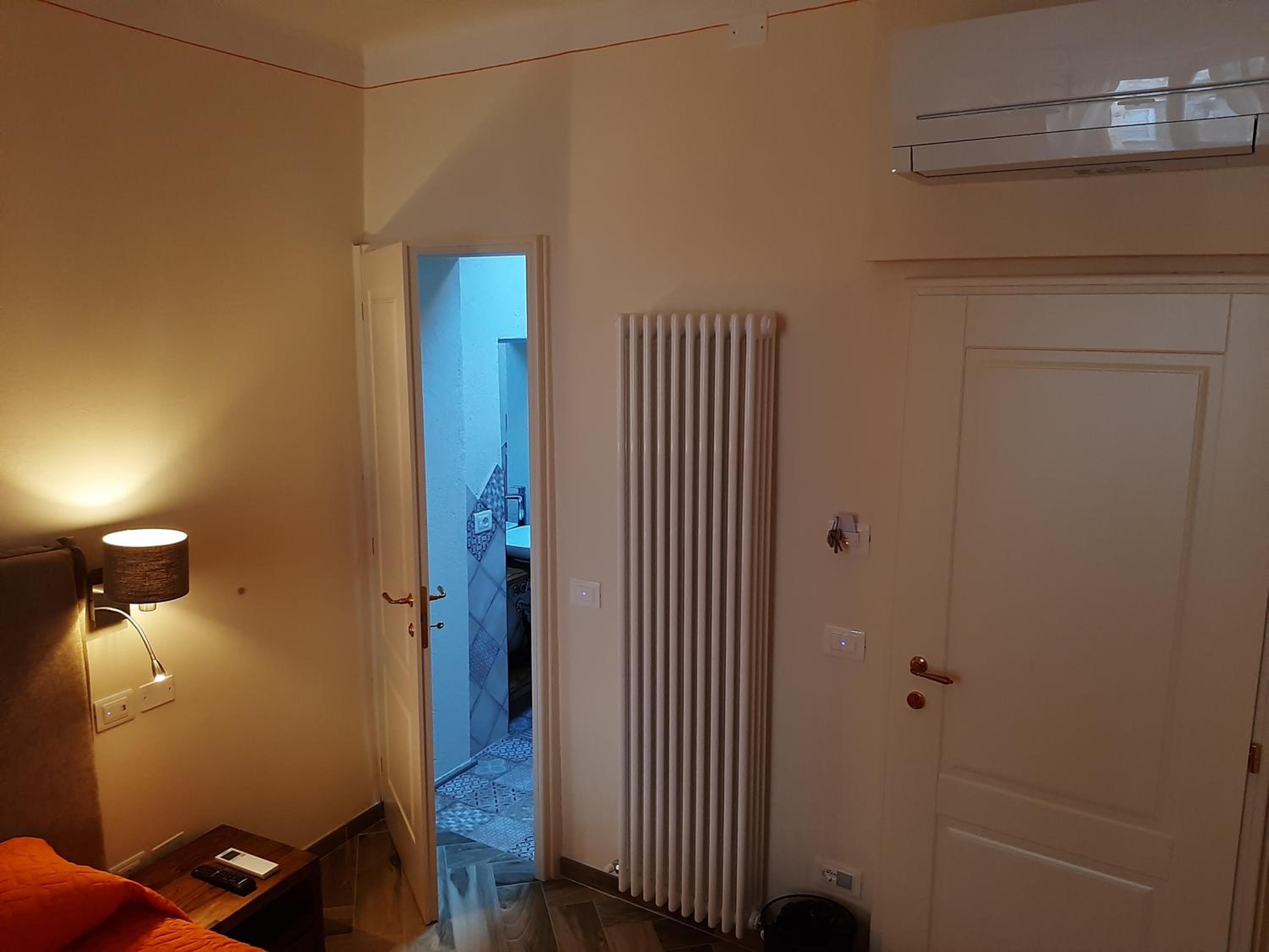 Double Room with Private Bathroom - Photo 21