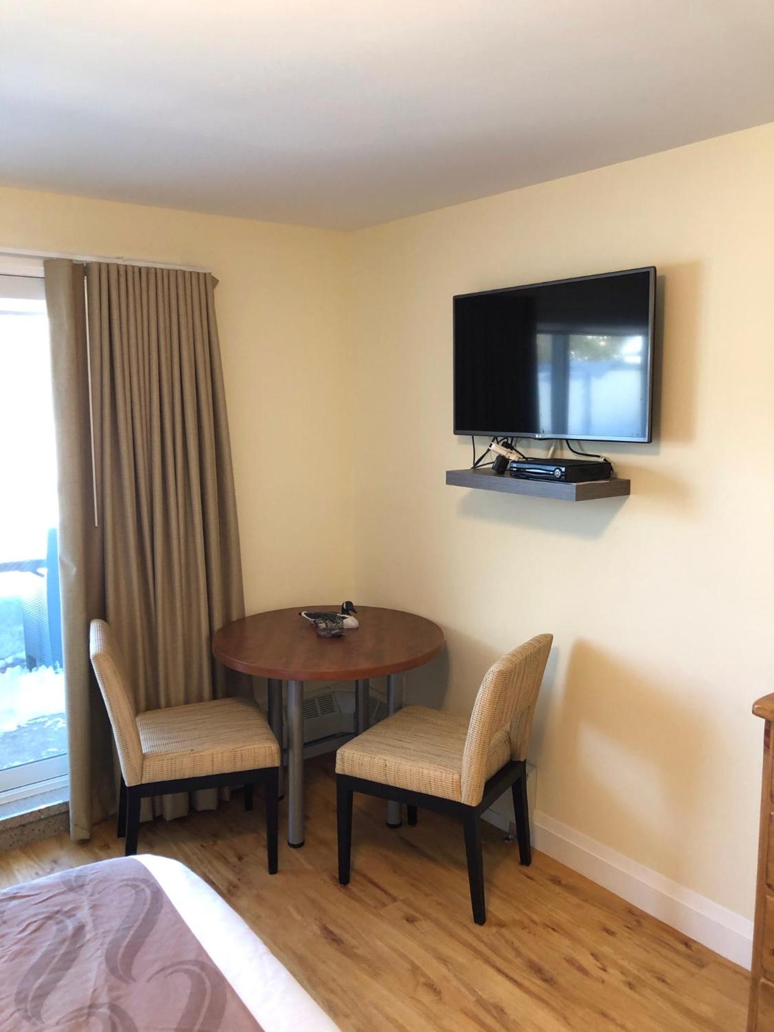 Junior Suite with Balcony - Photo 7