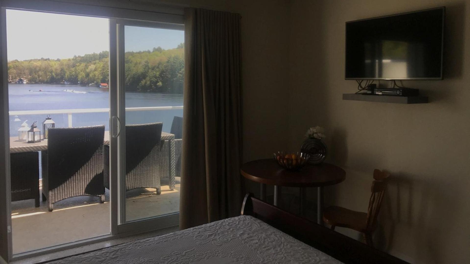 Junior Suite with Balcony - Photo 6