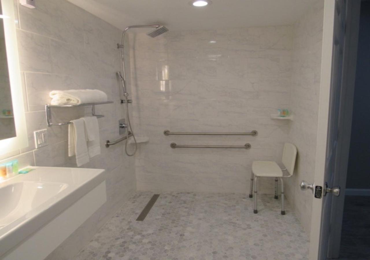 King Room - Wheelchair Accessible/Non-Smoking - Photo 4