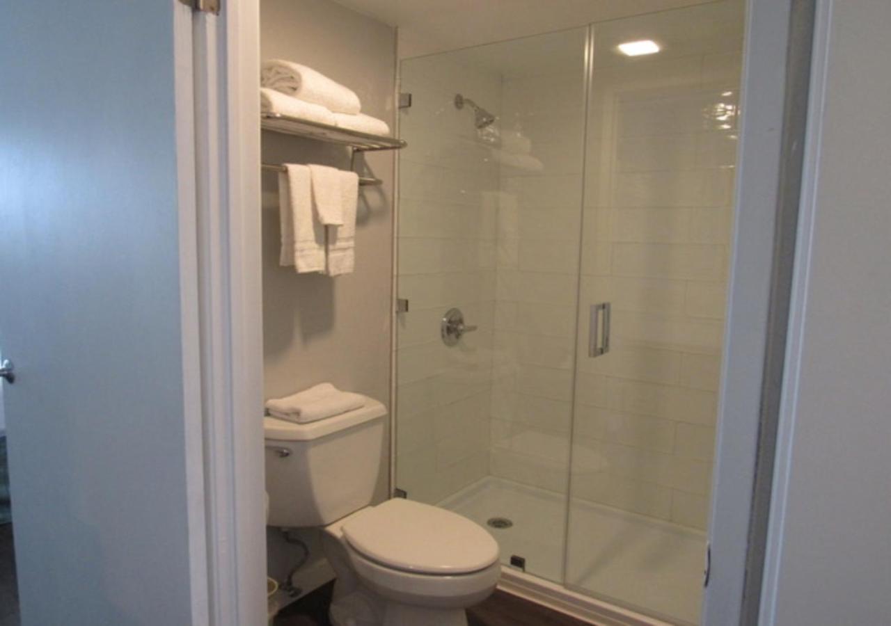 Suite King Room - Photo 14