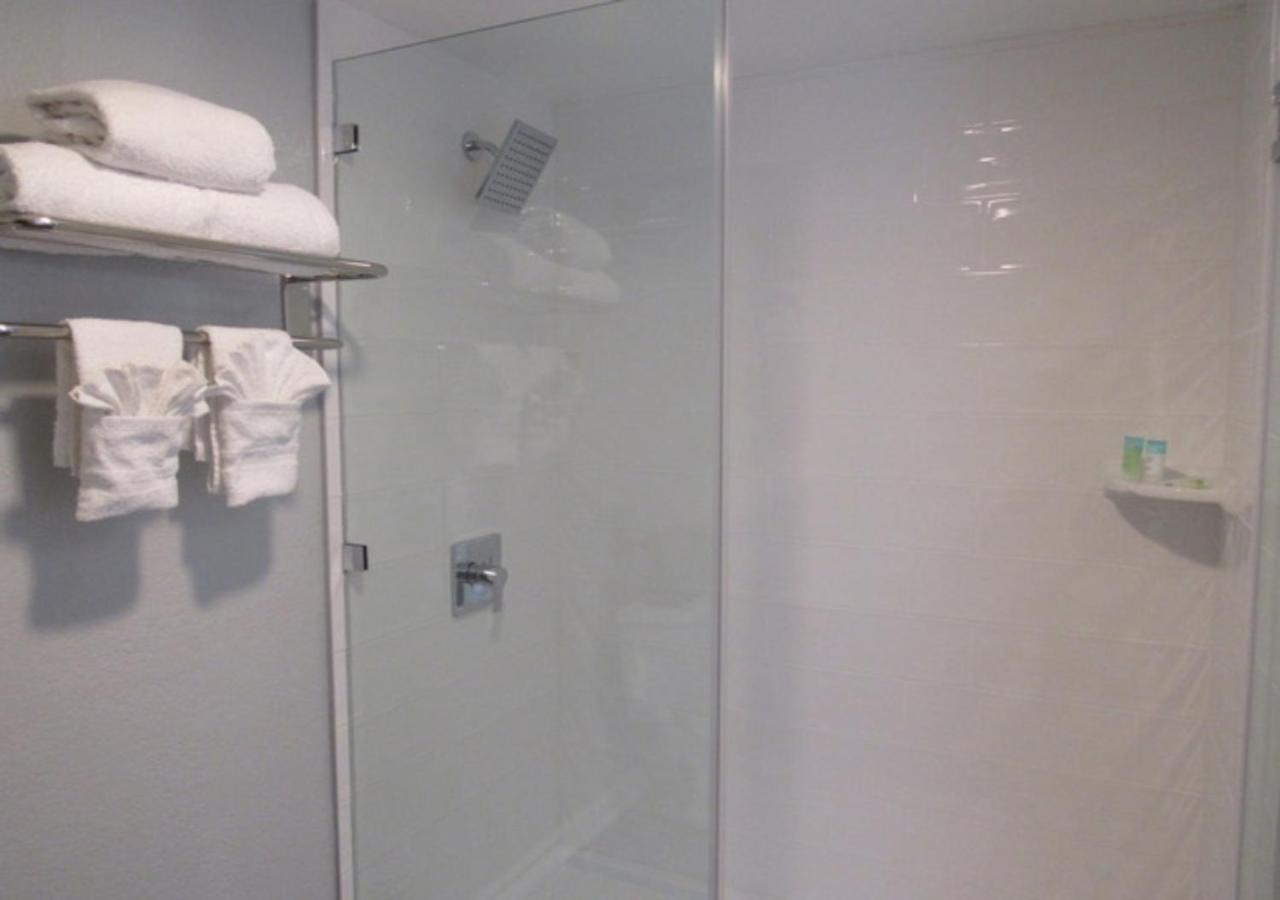 Suite King Room - Photo 13