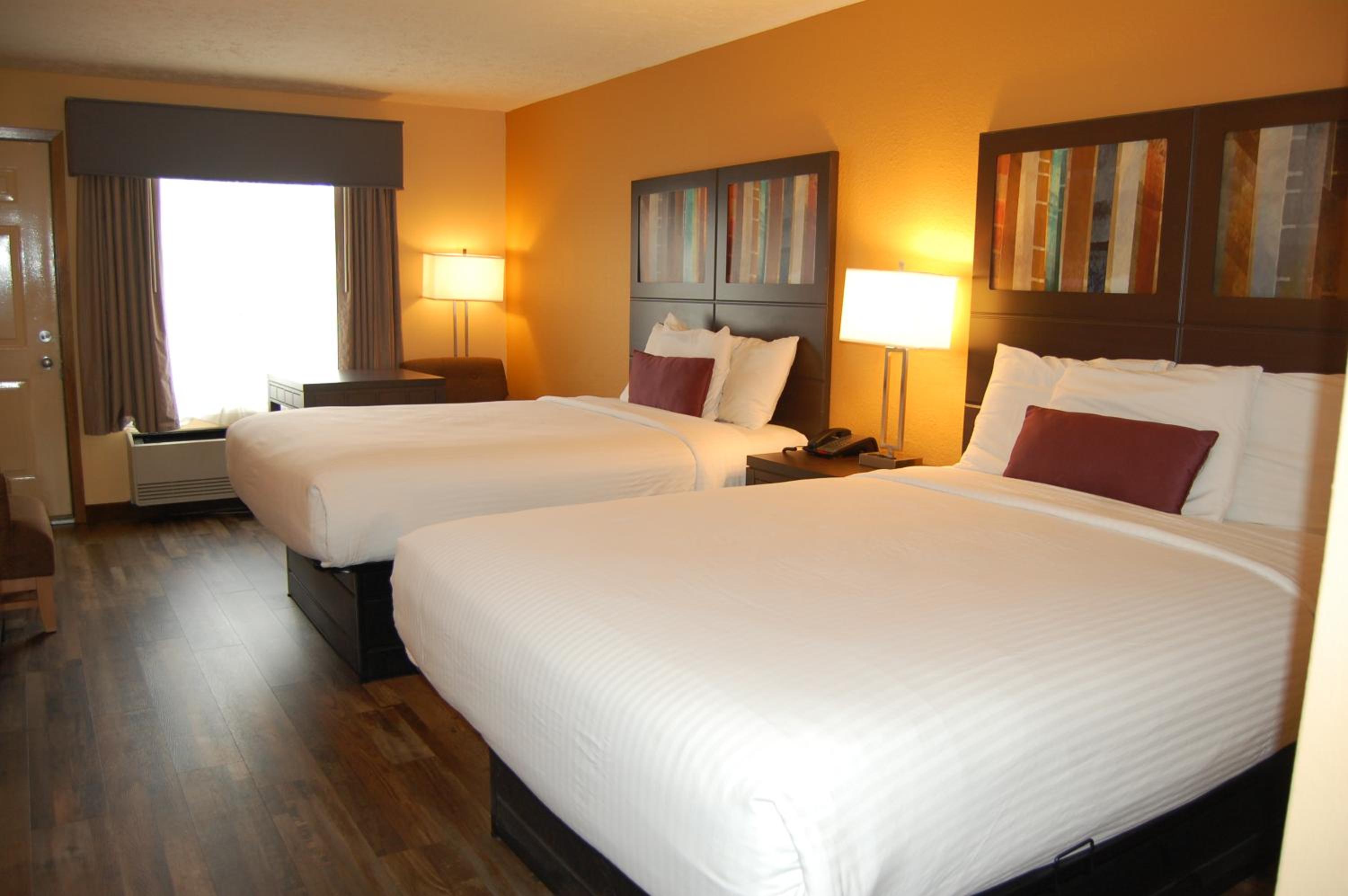 Standard Room with Two Queen Beds, Balcony photo 1