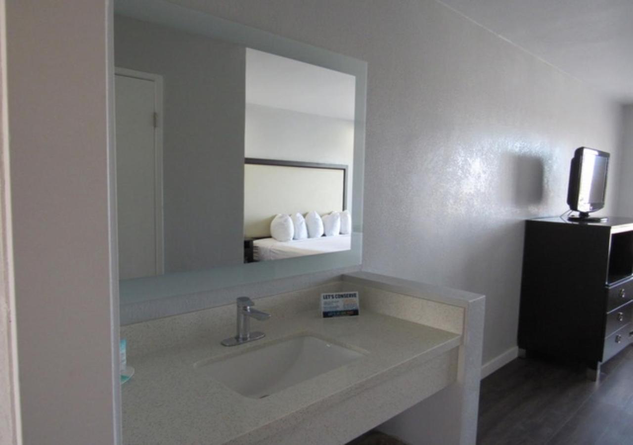Suite King Room - Photo 10