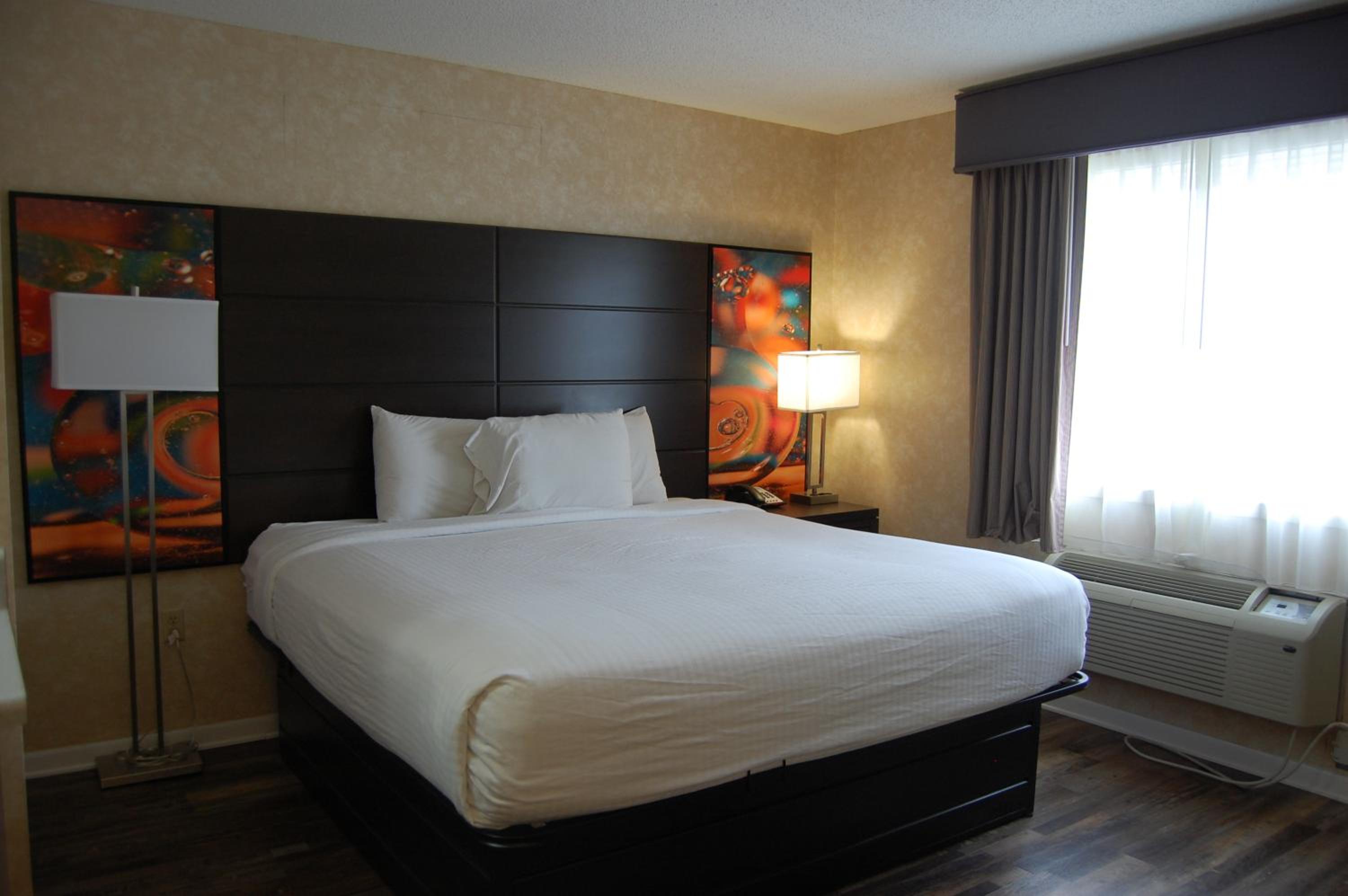 Suite with King Bed, Fireplace - Photo 2