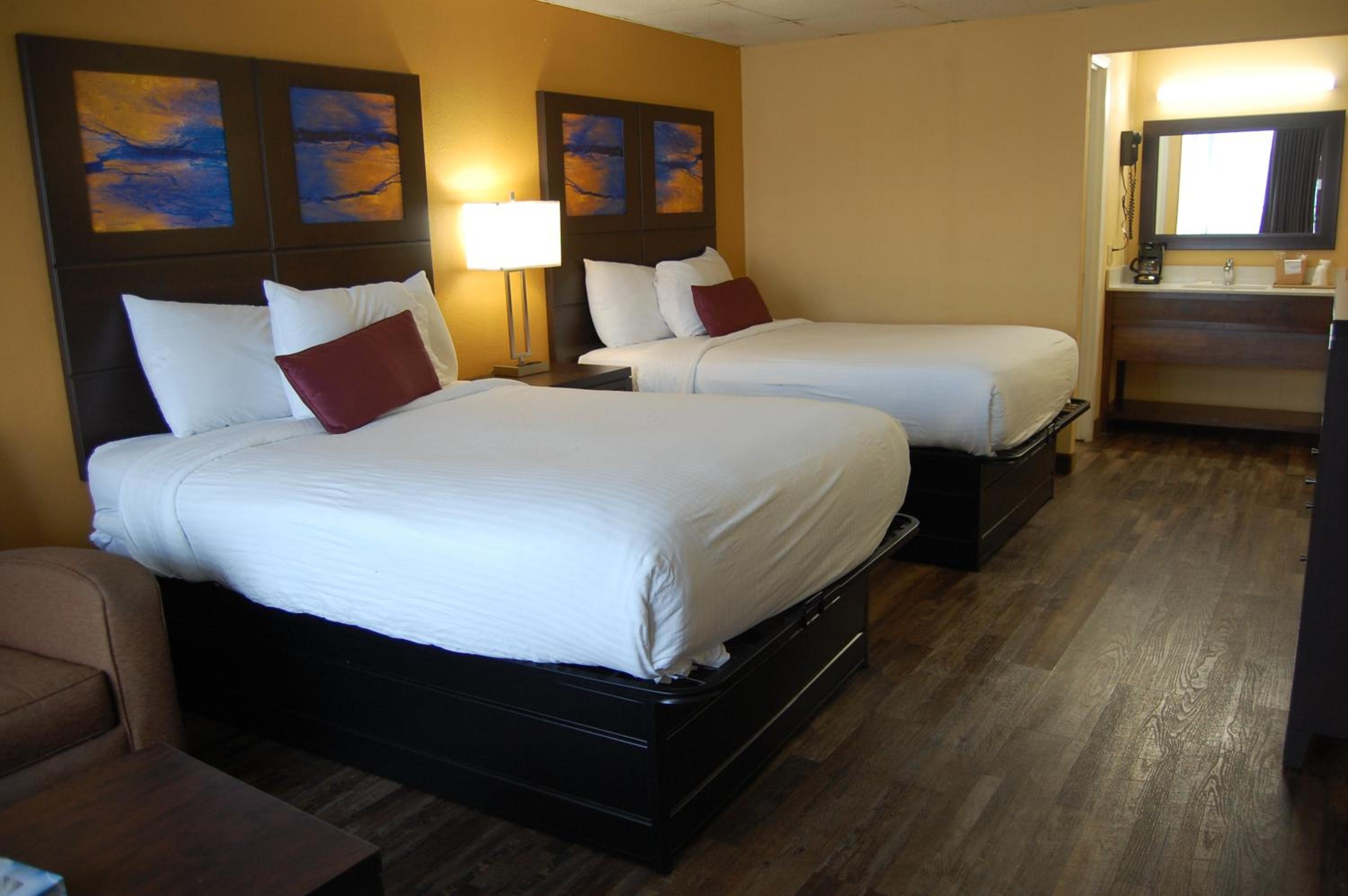 Standard Room With Two Double Beds photo 2