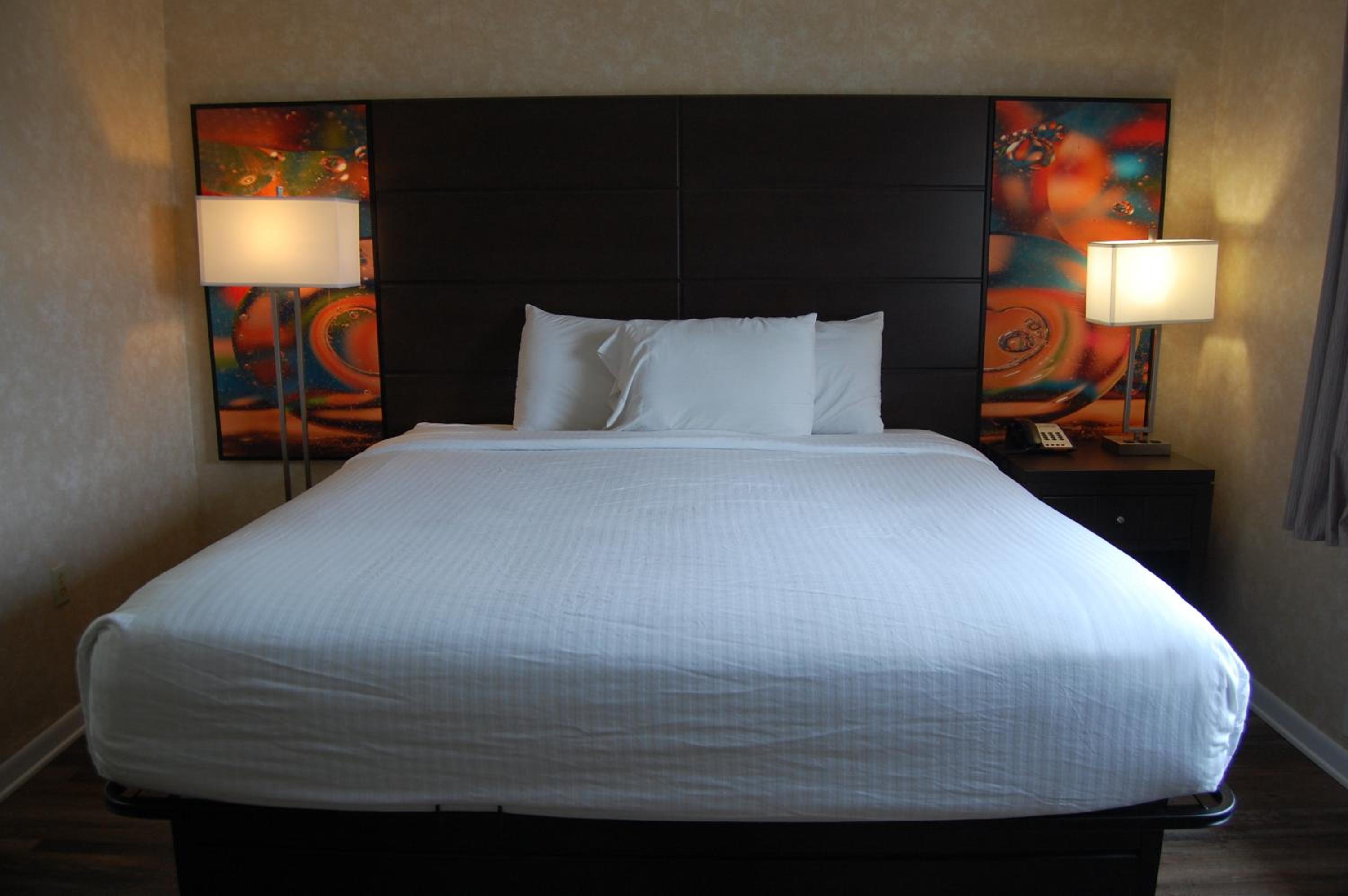Suite with King Bed, Fireplace - Photo 11
