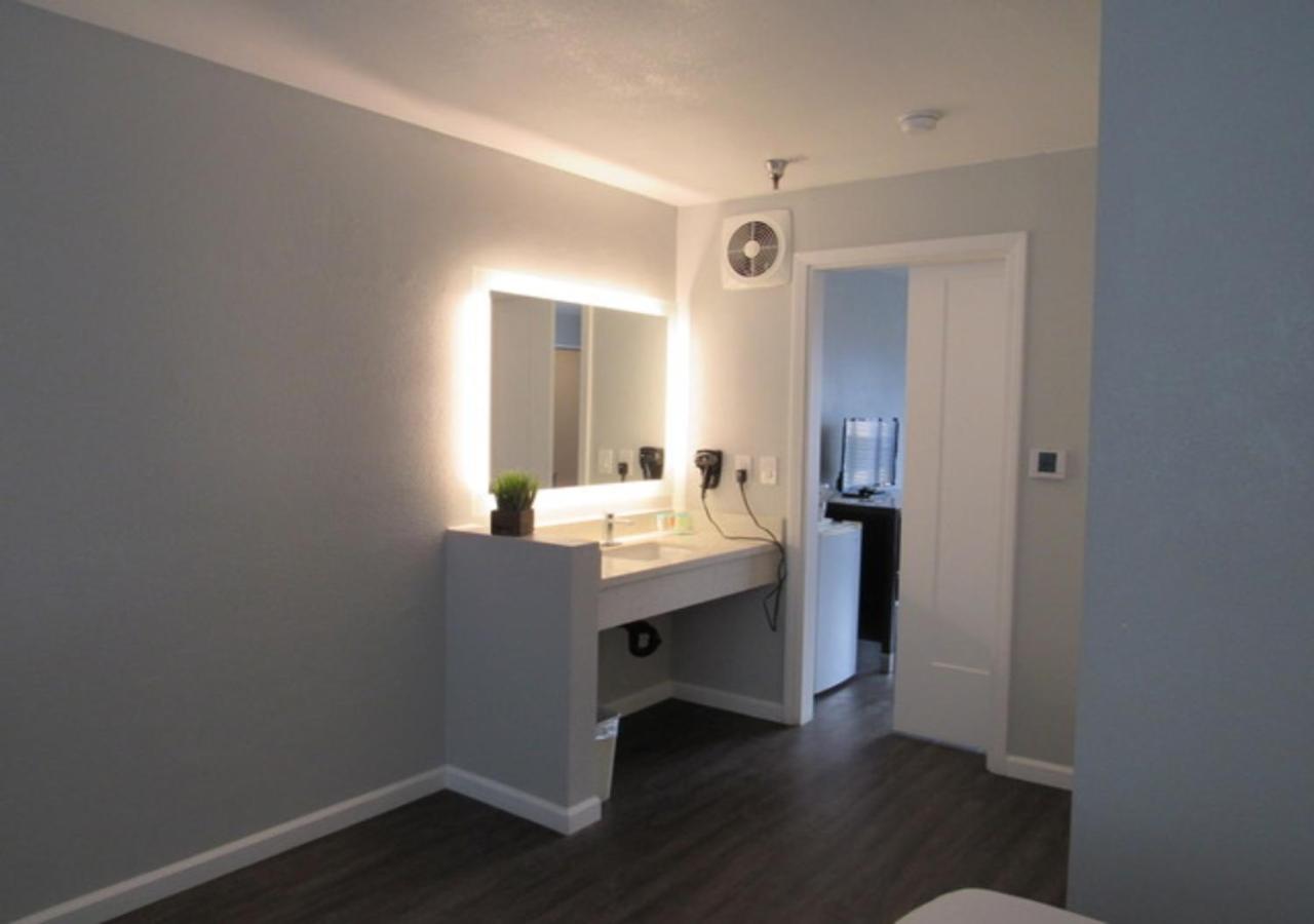 Suite King Room - Photo 9