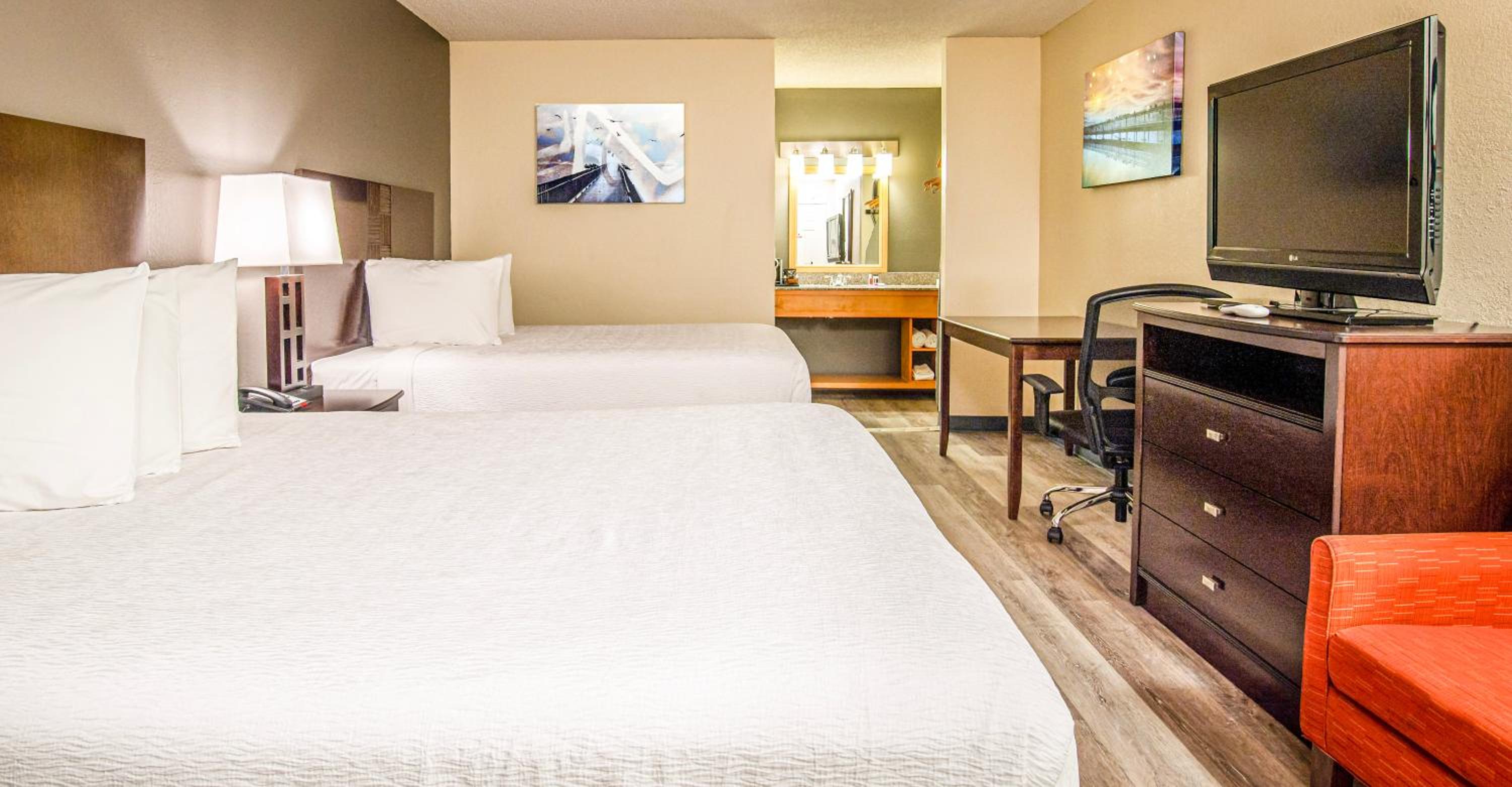 Queen Room with Two Queen Beds and Pool View photo 1