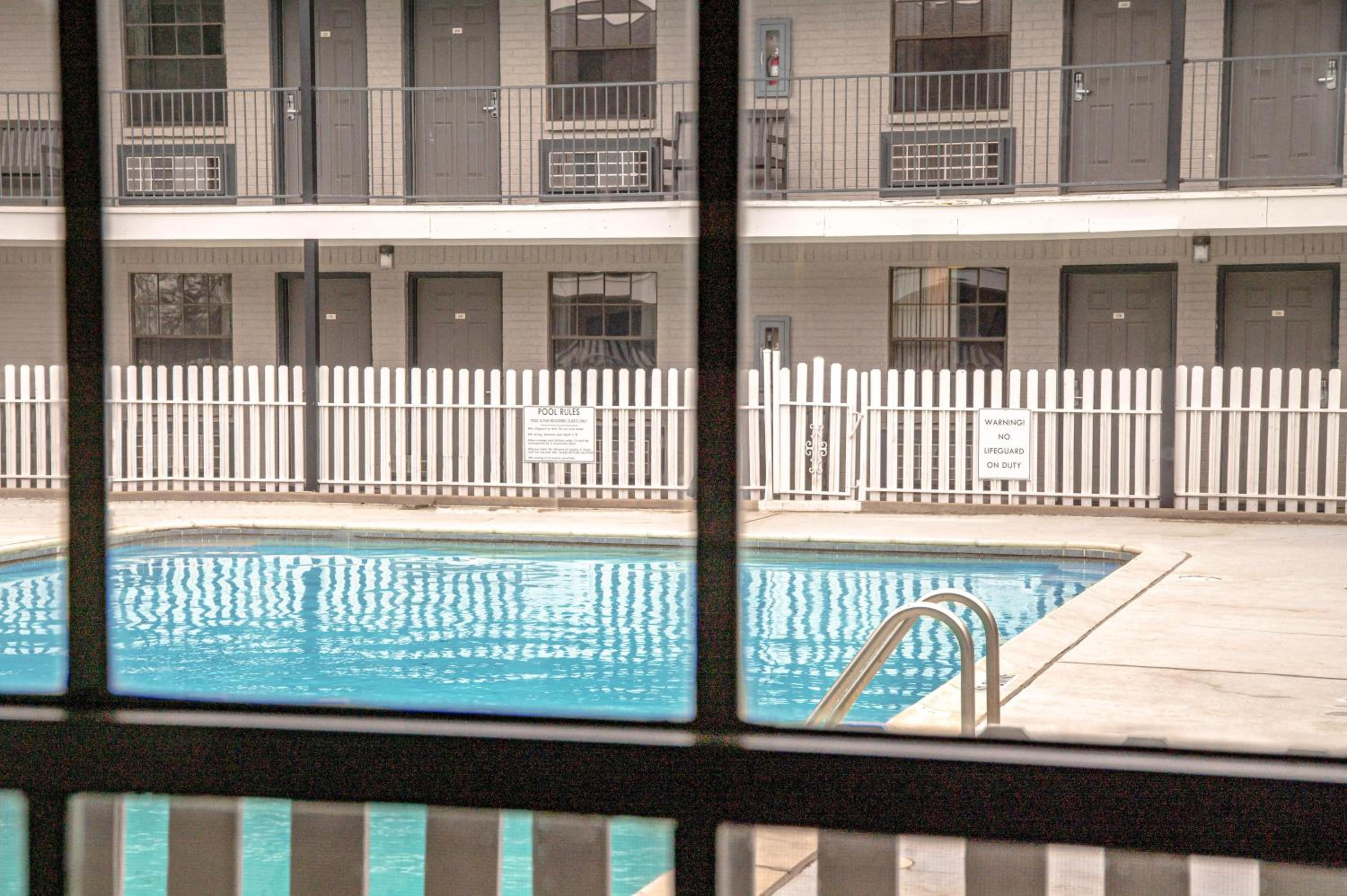 King Room with Pool View photo 3