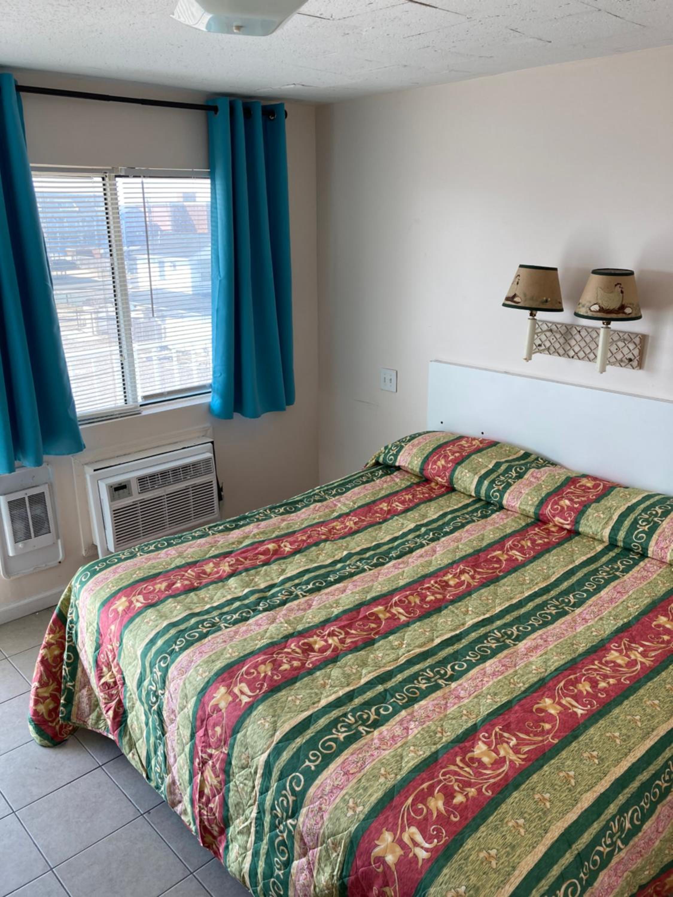 Queen Room photo 1