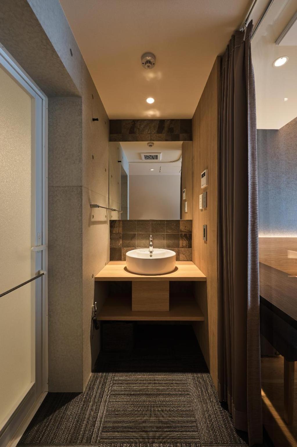 Basement Economy Twin Room - Photo 8