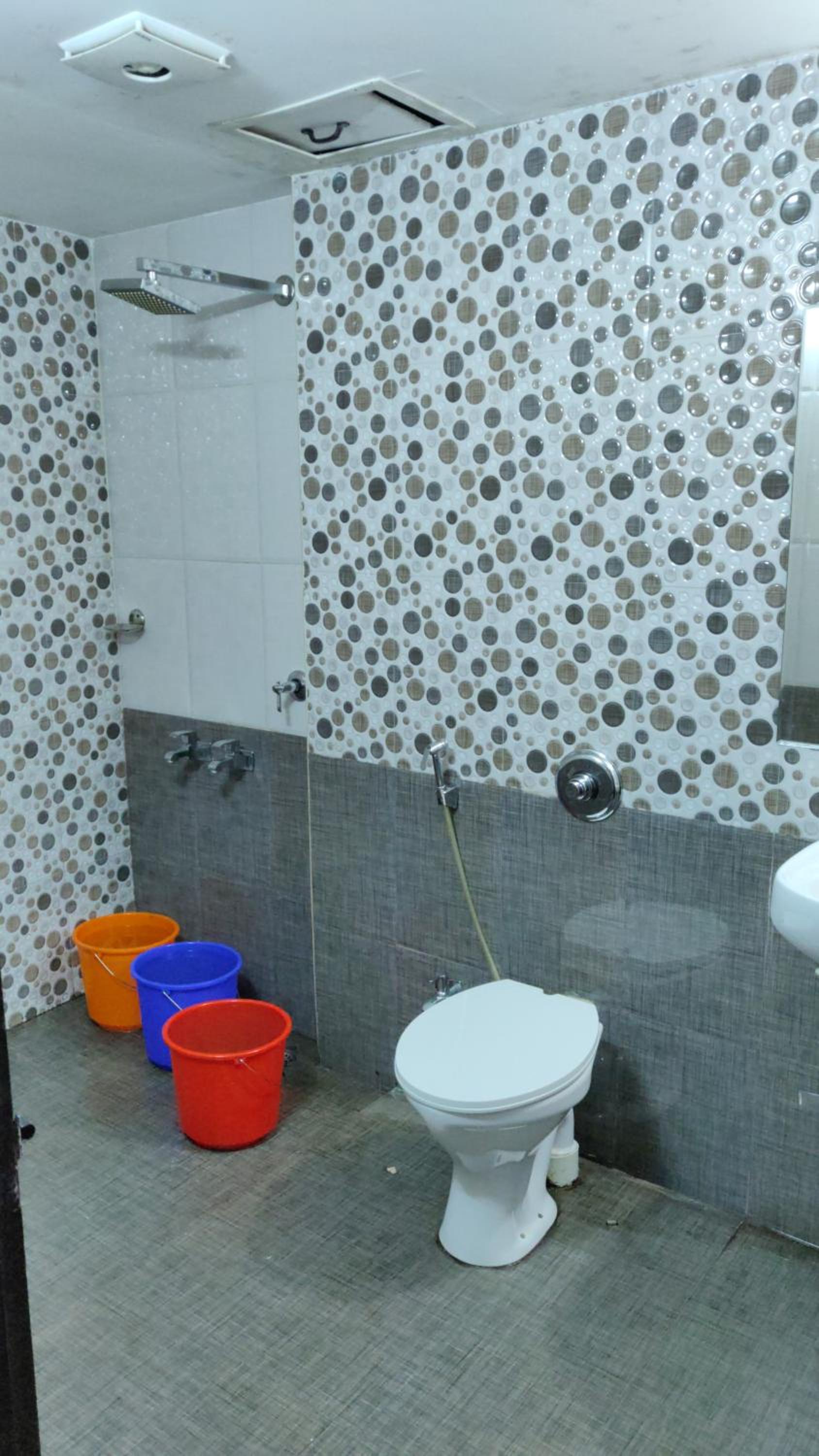 Family Room with Private Bathroom - Photo 3